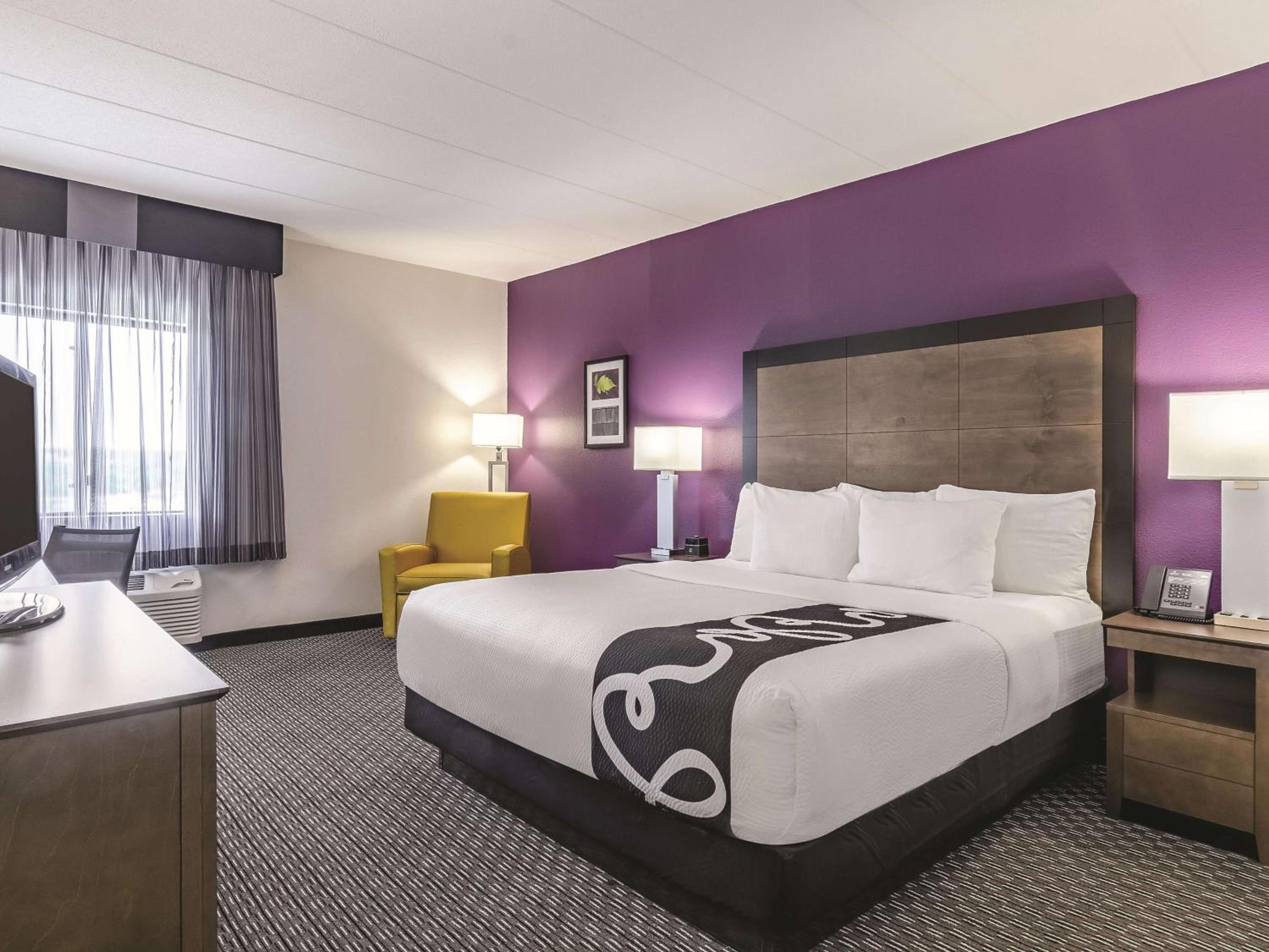 Deluxe King Room - Photo 1