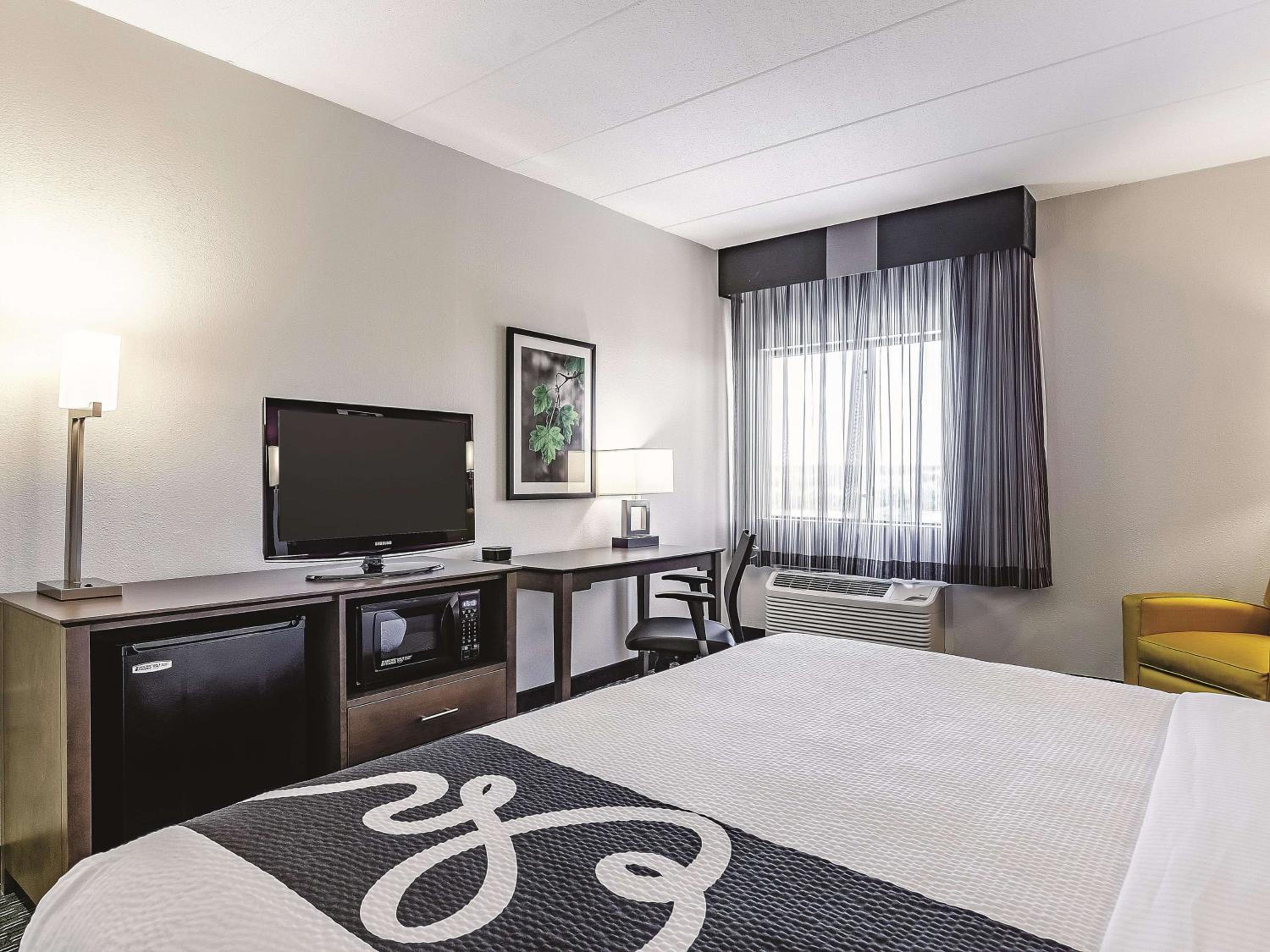 Deluxe King Room - Photo 5