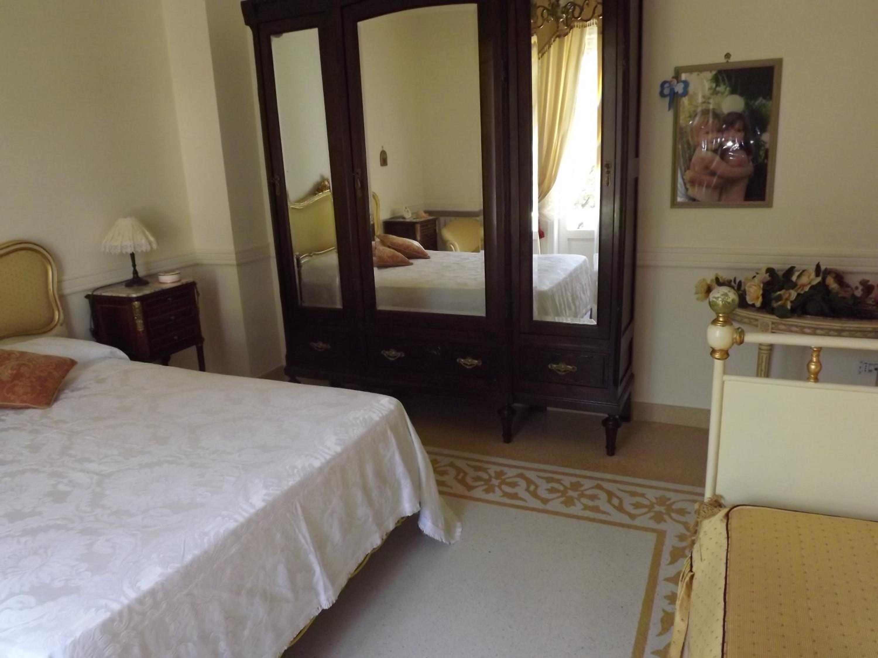 Deluxe Double Room with Extra Bed