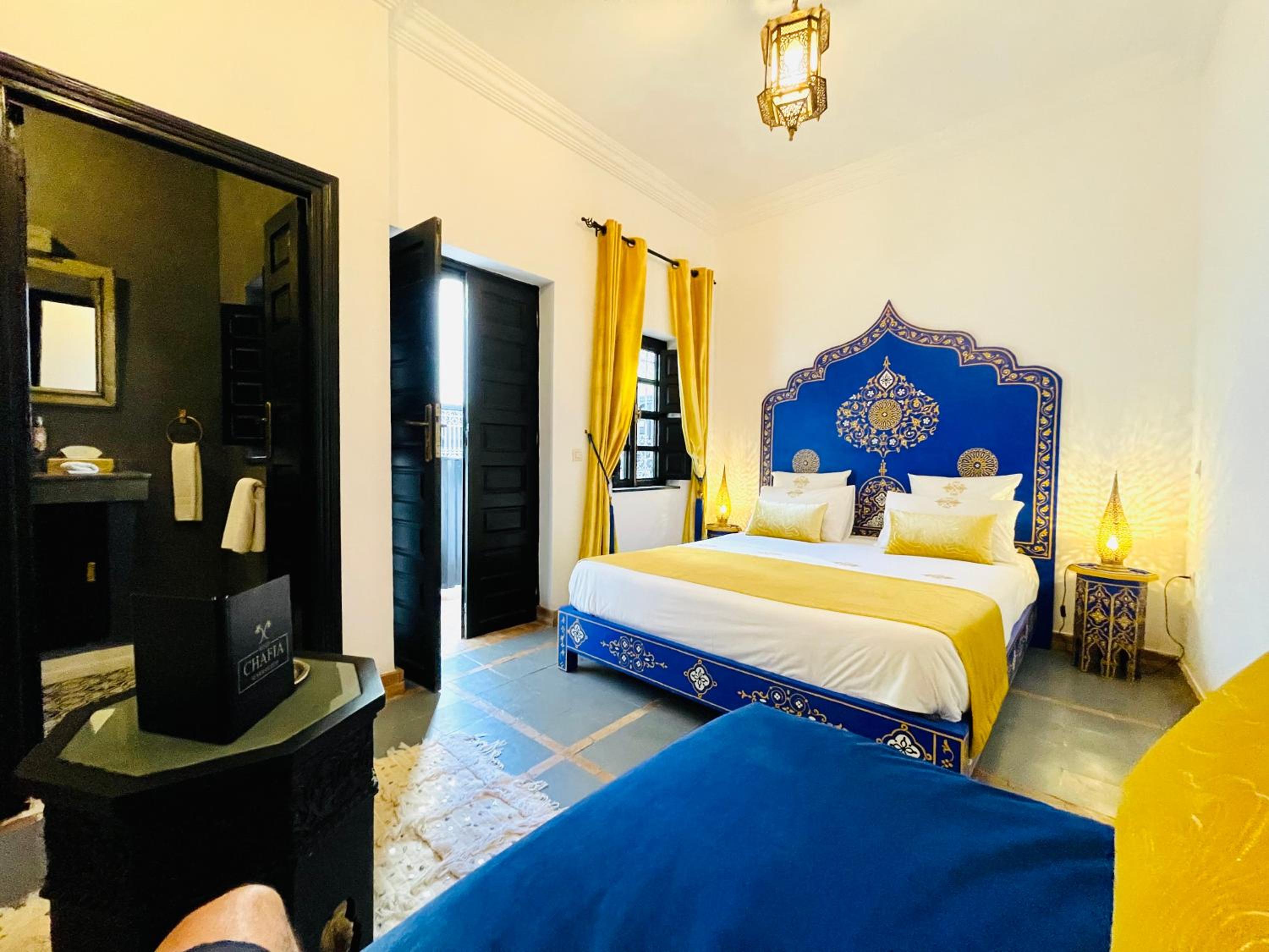 Deluxe King Suite - Photo 2