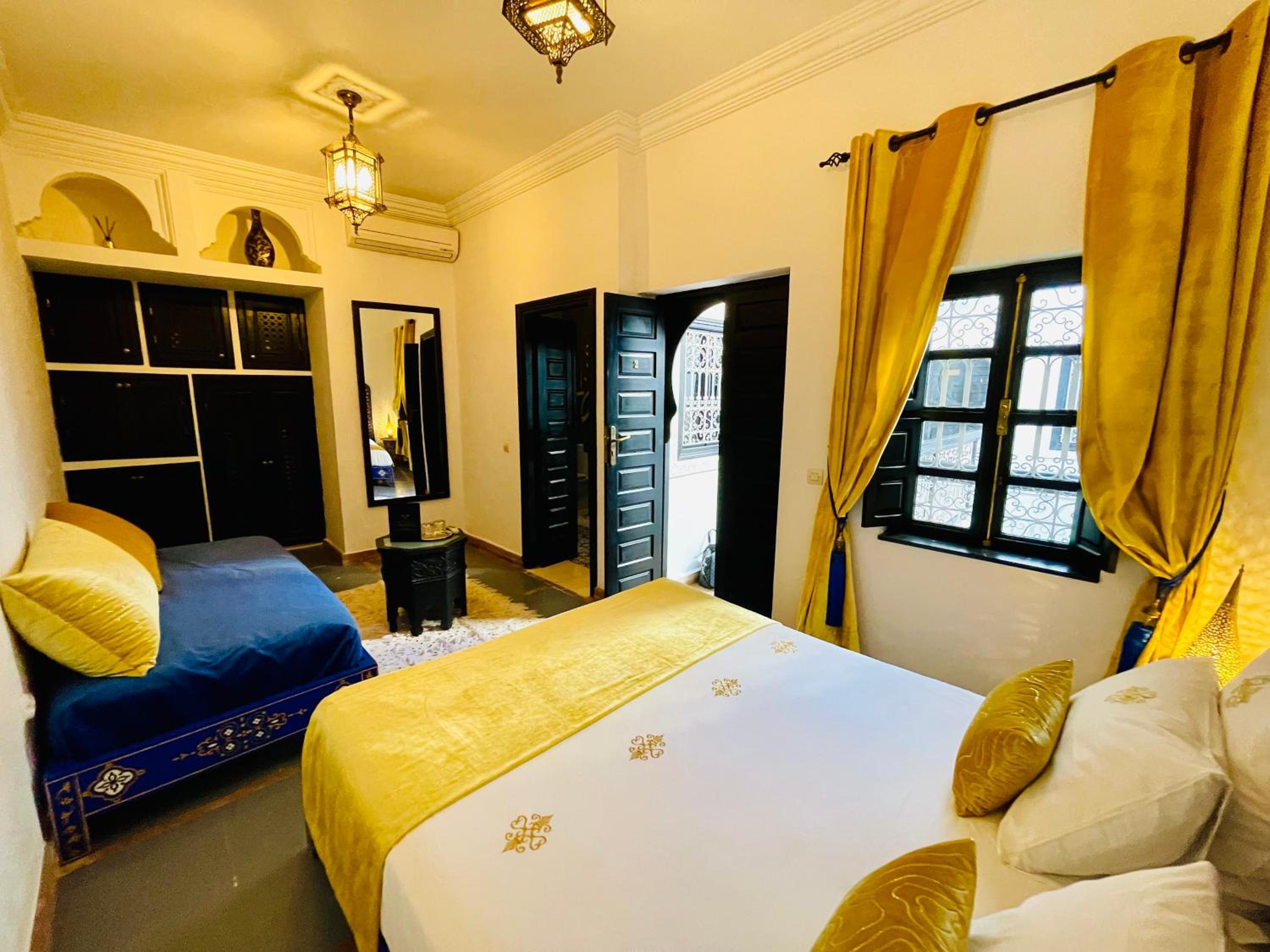 Deluxe King Suite - Photo 3