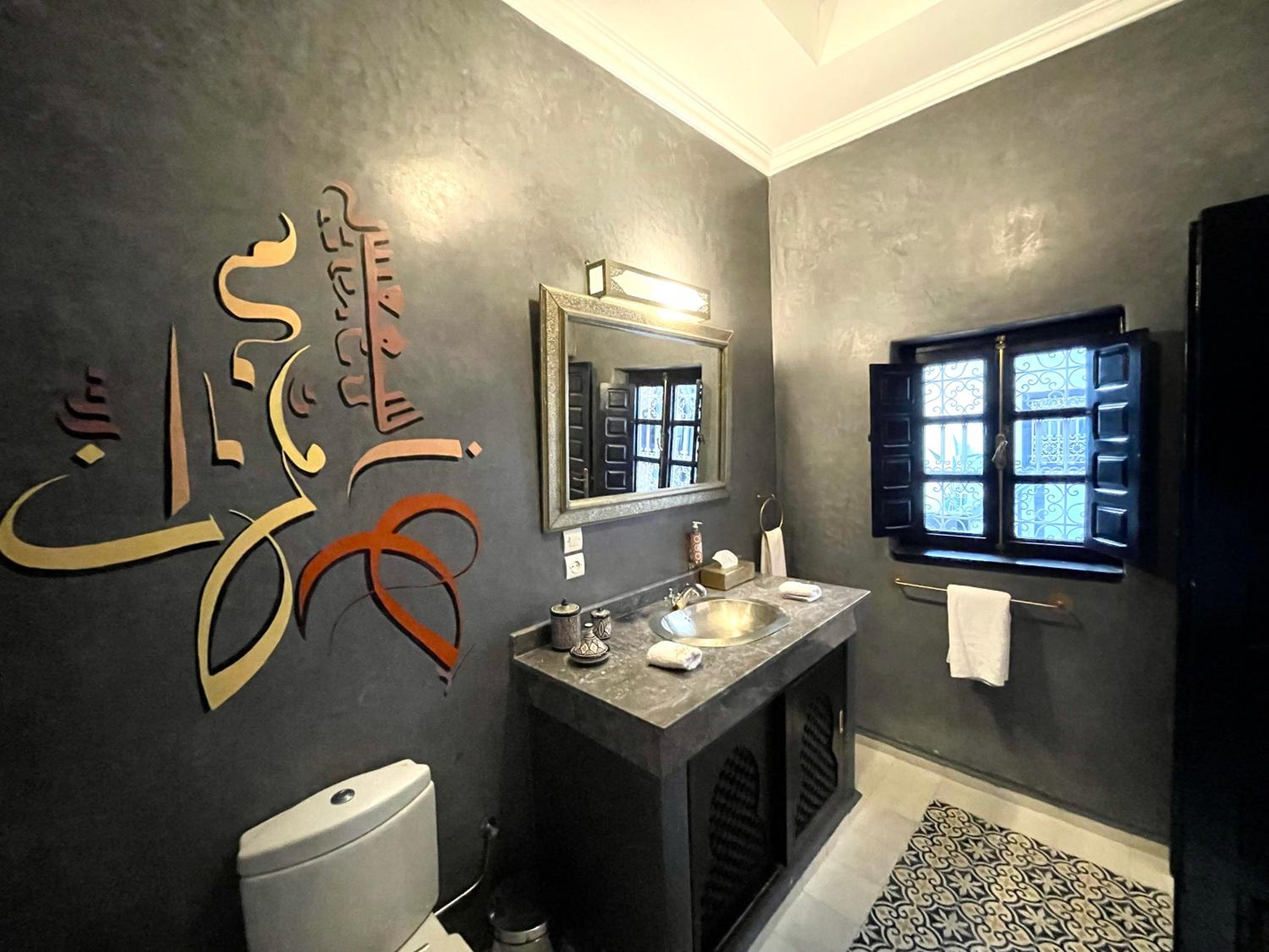 Deluxe King Suite - Photo 6