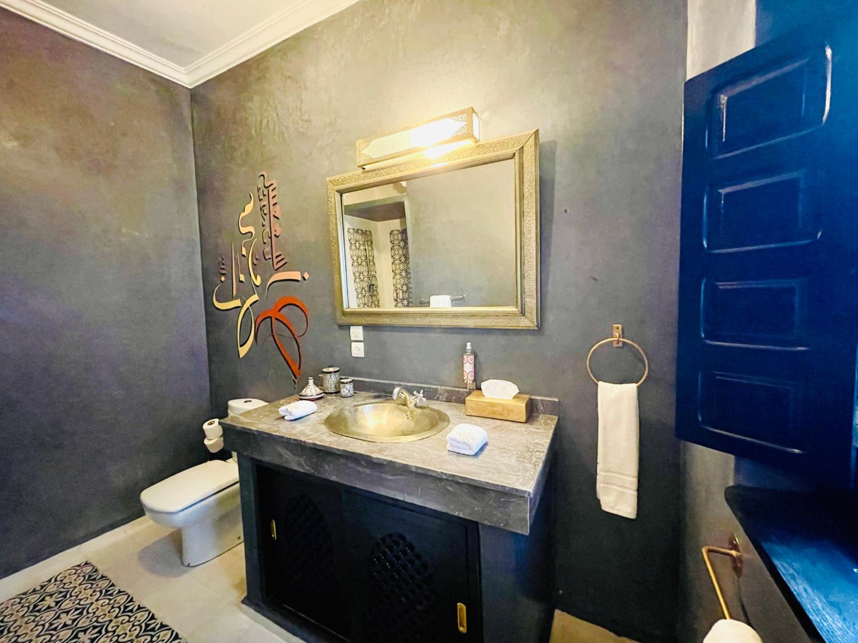 Deluxe King Suite - Photo 5