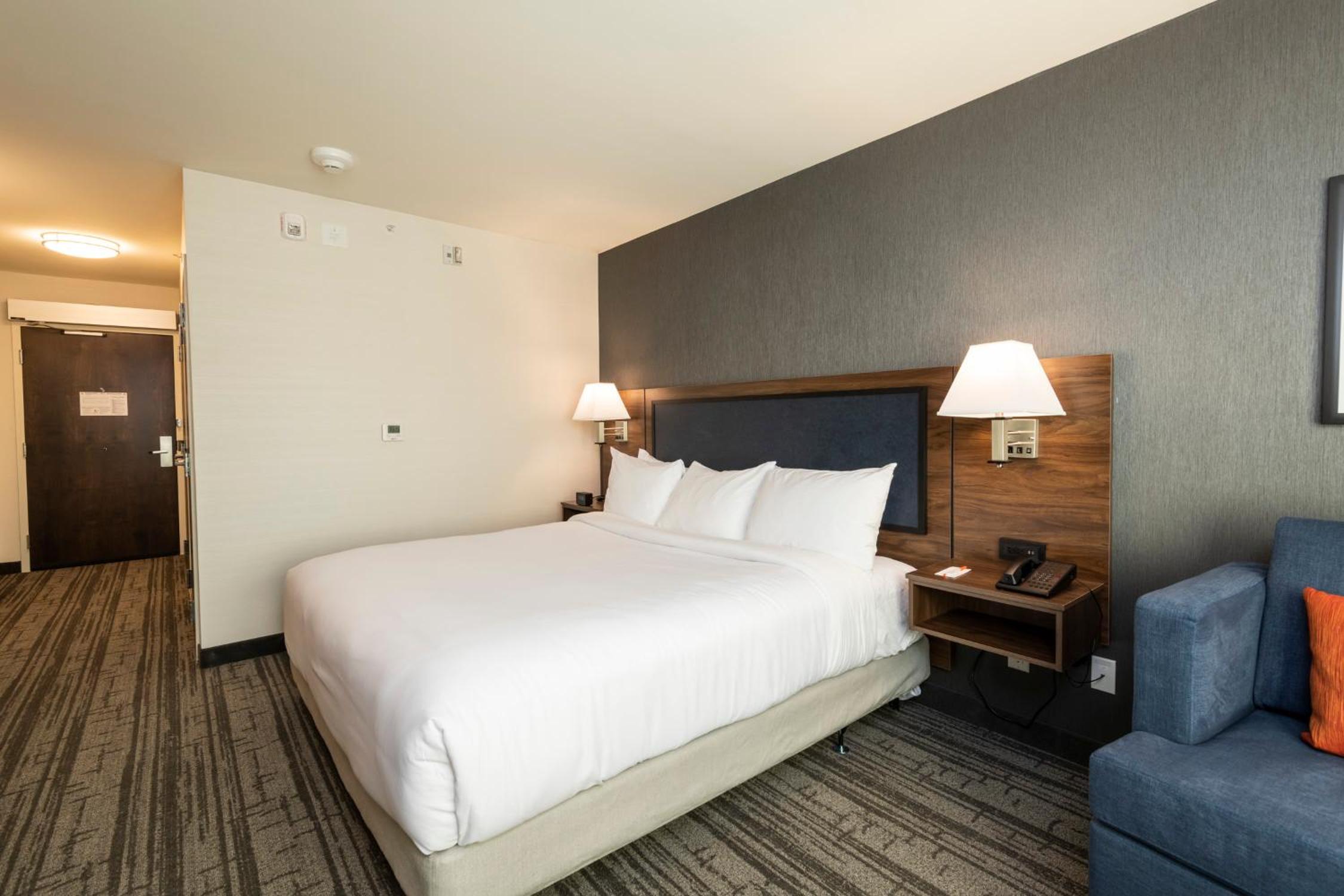 Standard King Room - Non Smoking - Photo 4