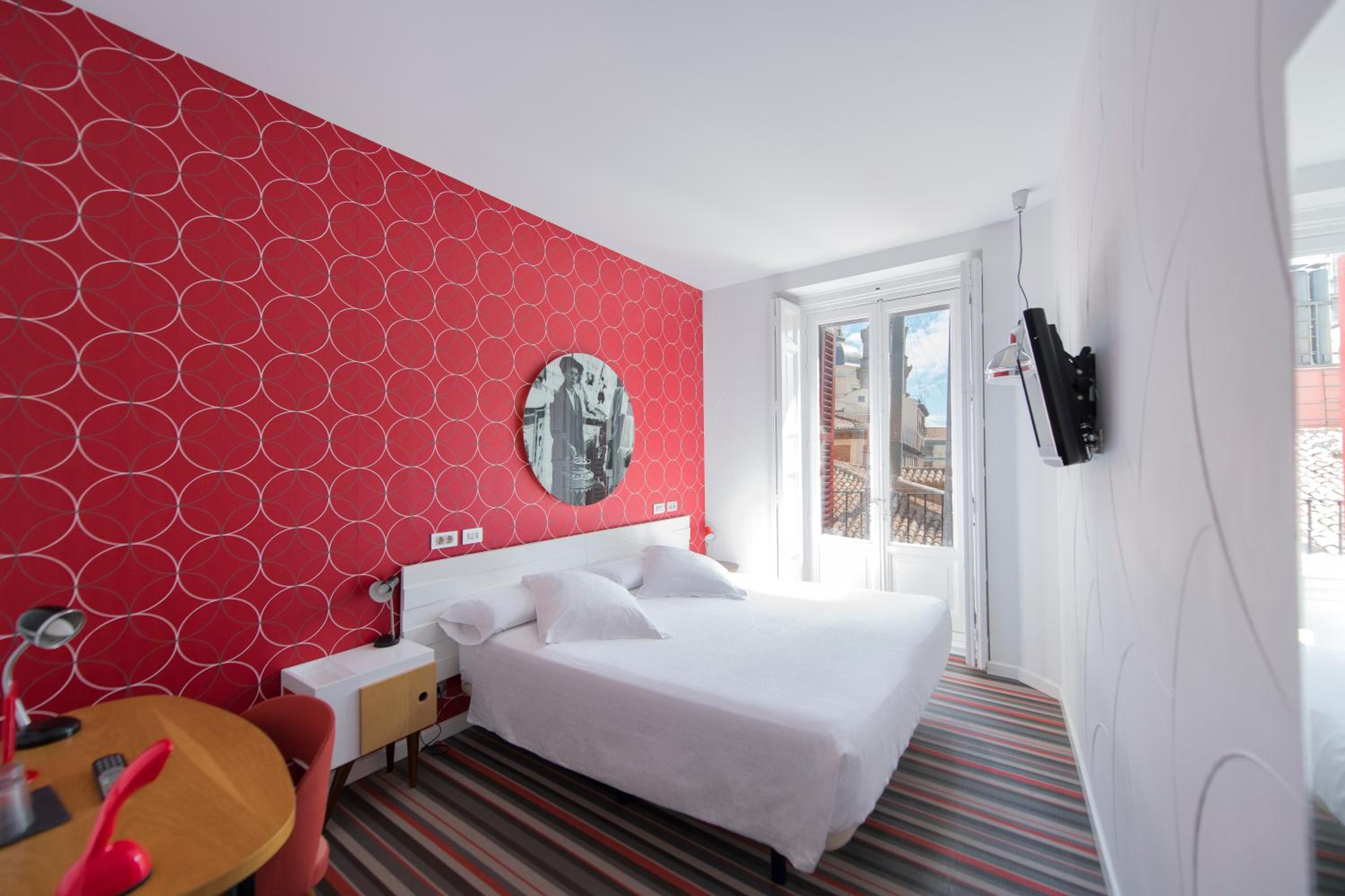 Double Room with Balcony - Photo 9