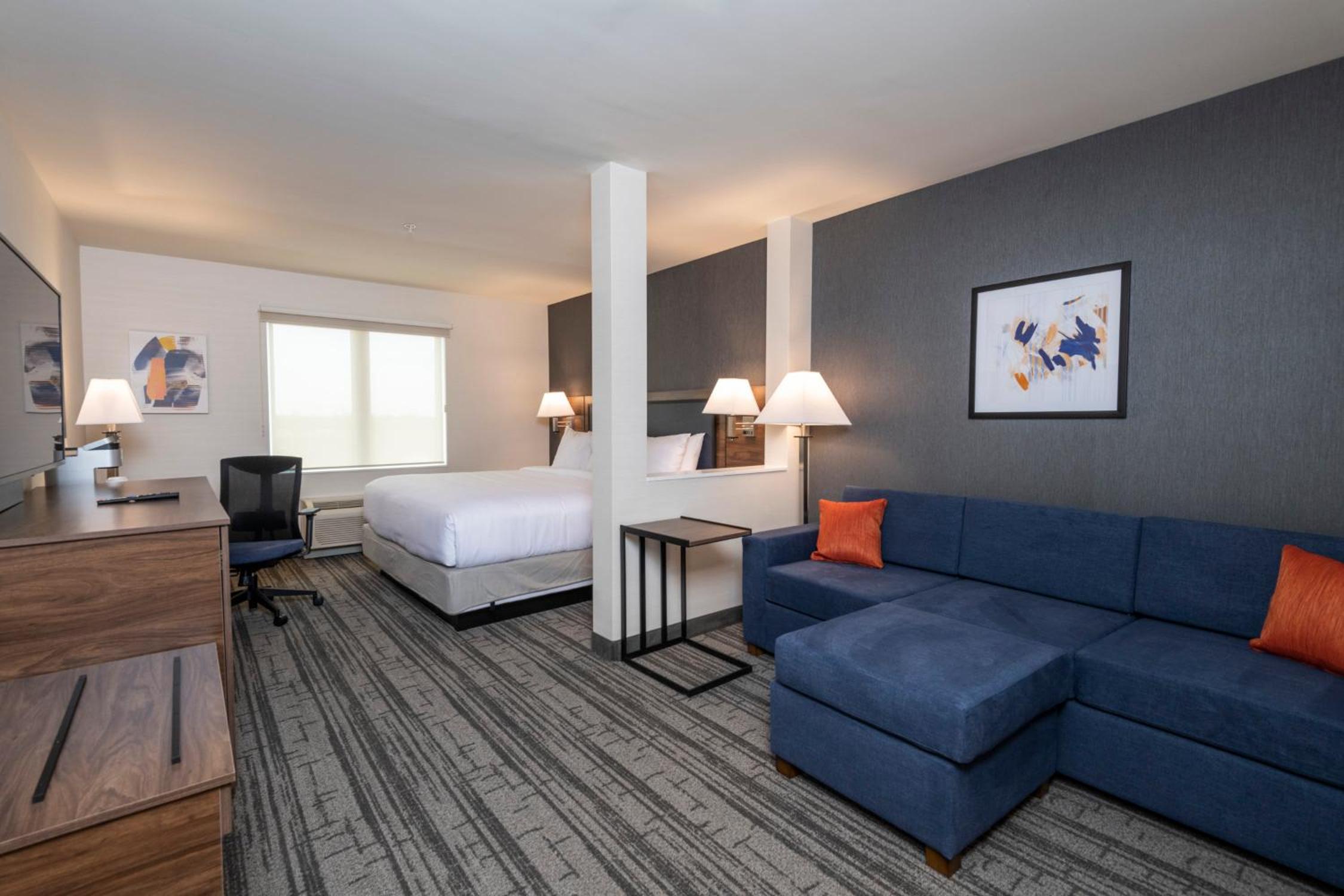 King Suite - Non Smoking - Photo 4