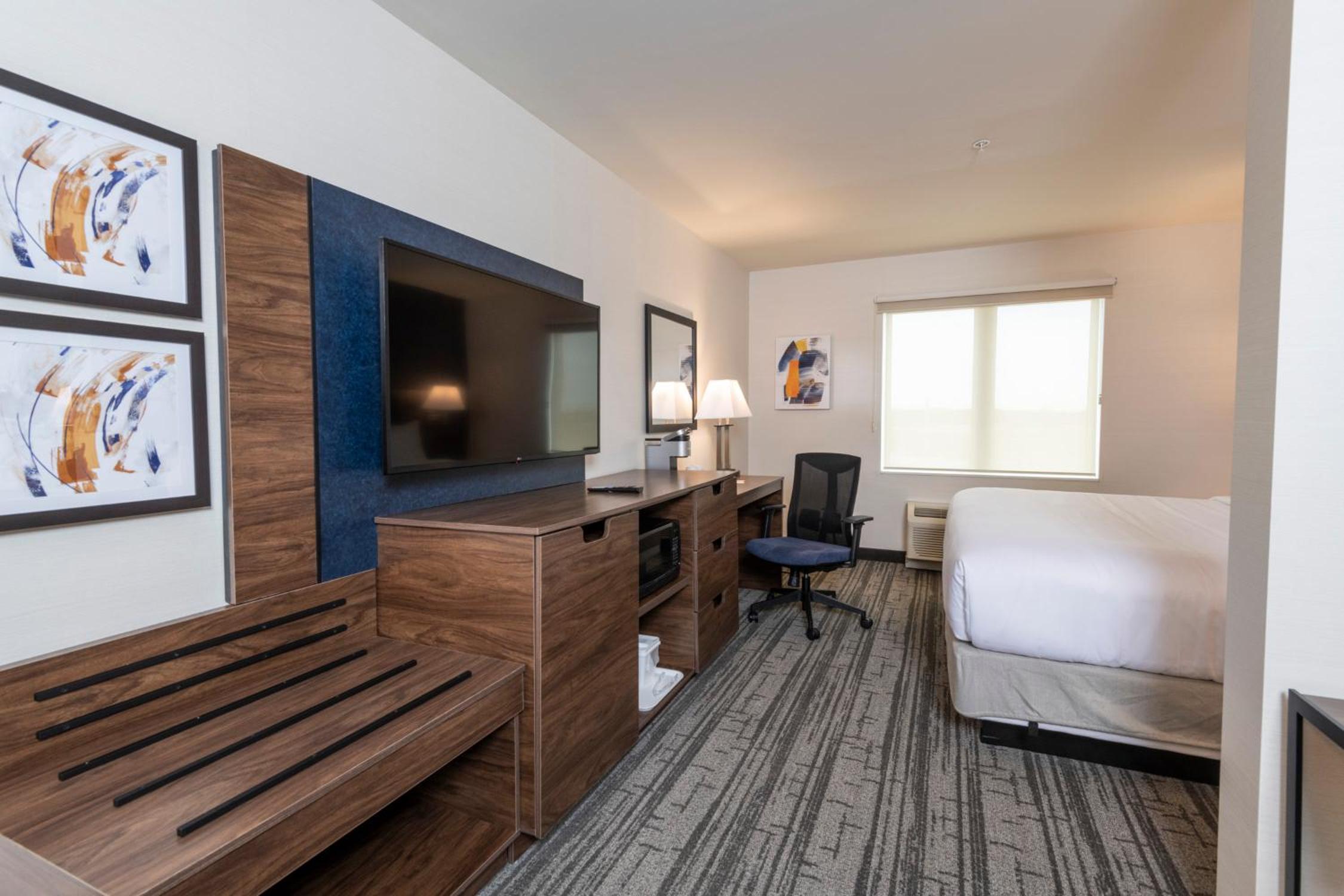 King Room - Accessible/Non Smoking - Photo 1