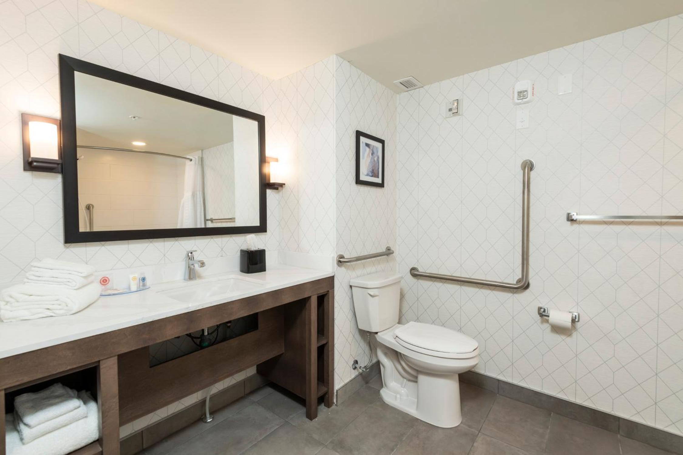 King Room - Accessible/Non Smoking - Photo 4