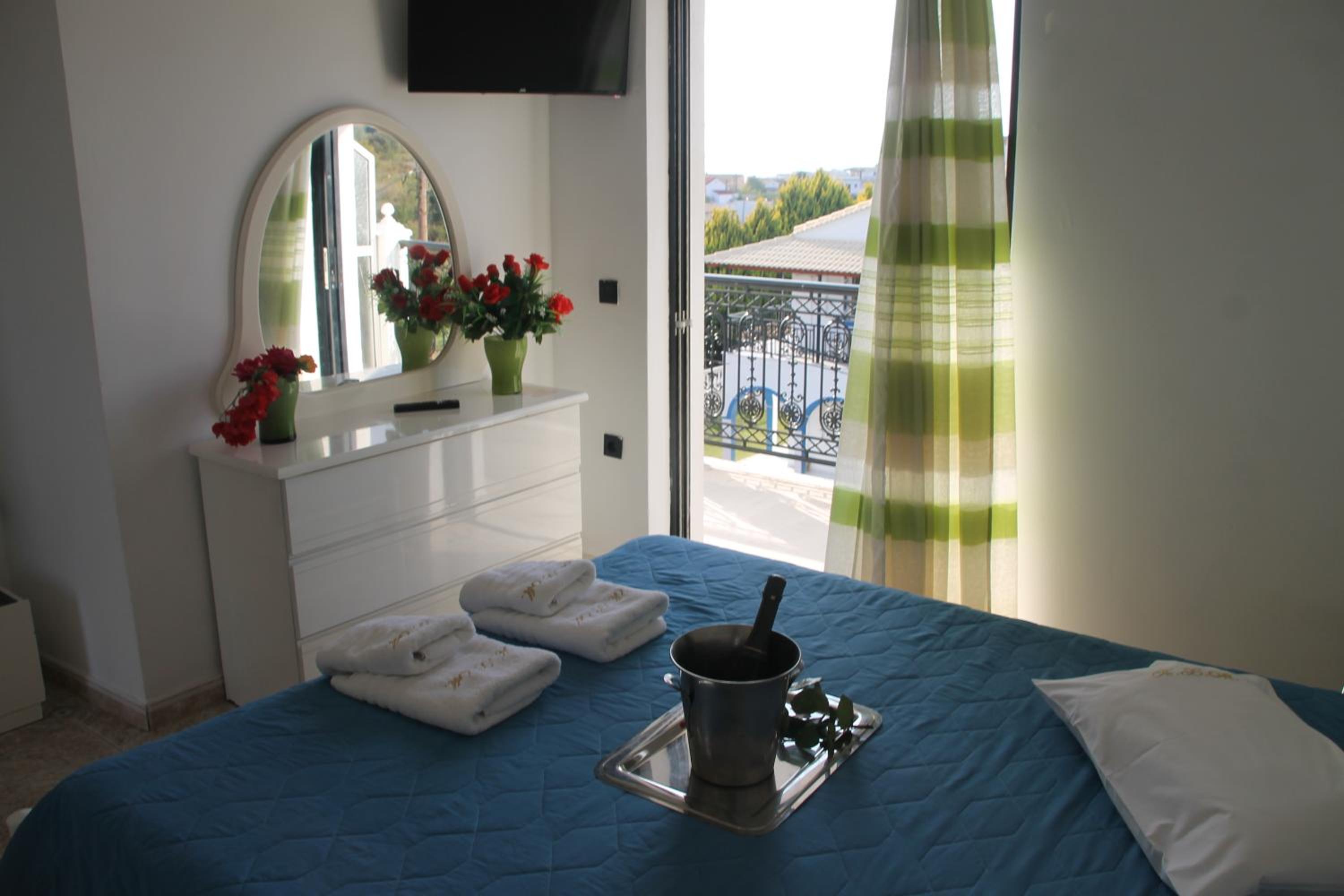 Apartment with Large Balcony - Panoramic Sea, Garden and Mountain View