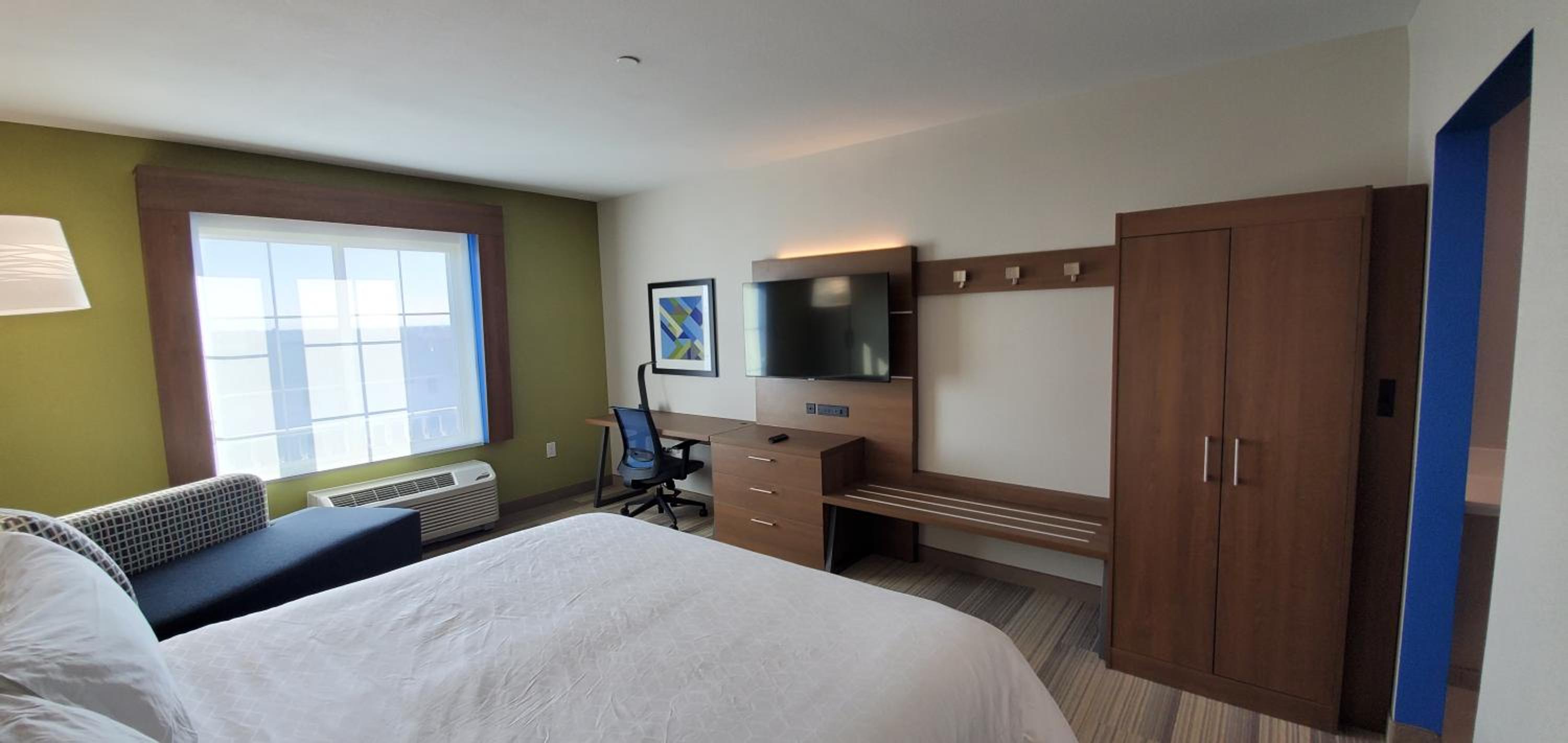 Standard King Room - Photo 2