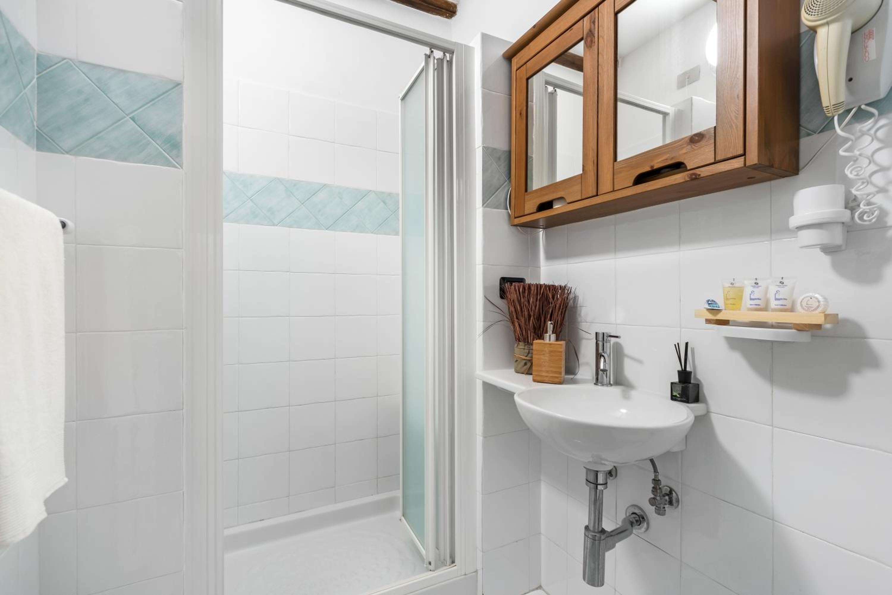 Budget Double or Twin Room photo 3