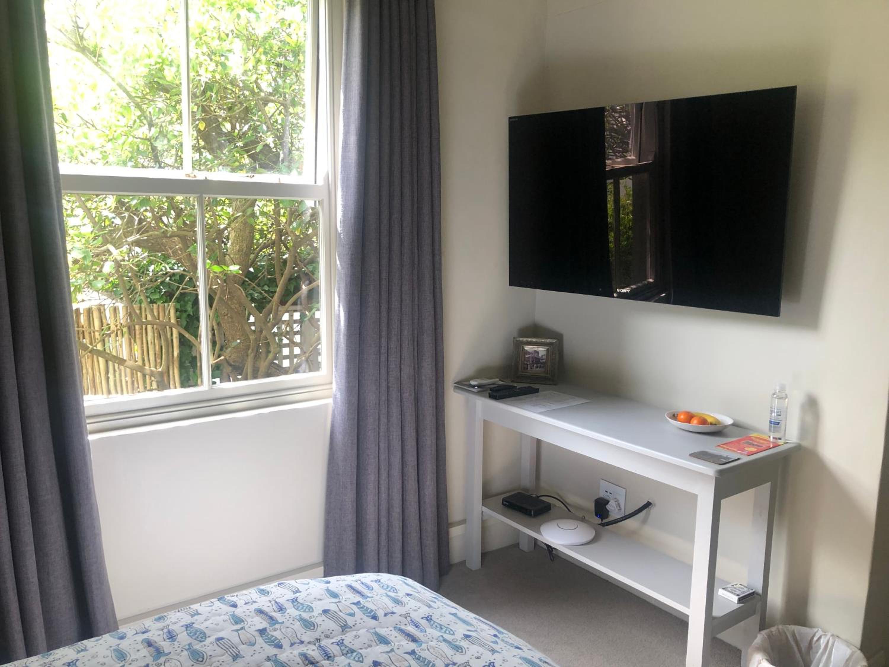 Deluxe Double Room with Shower - Photo 2