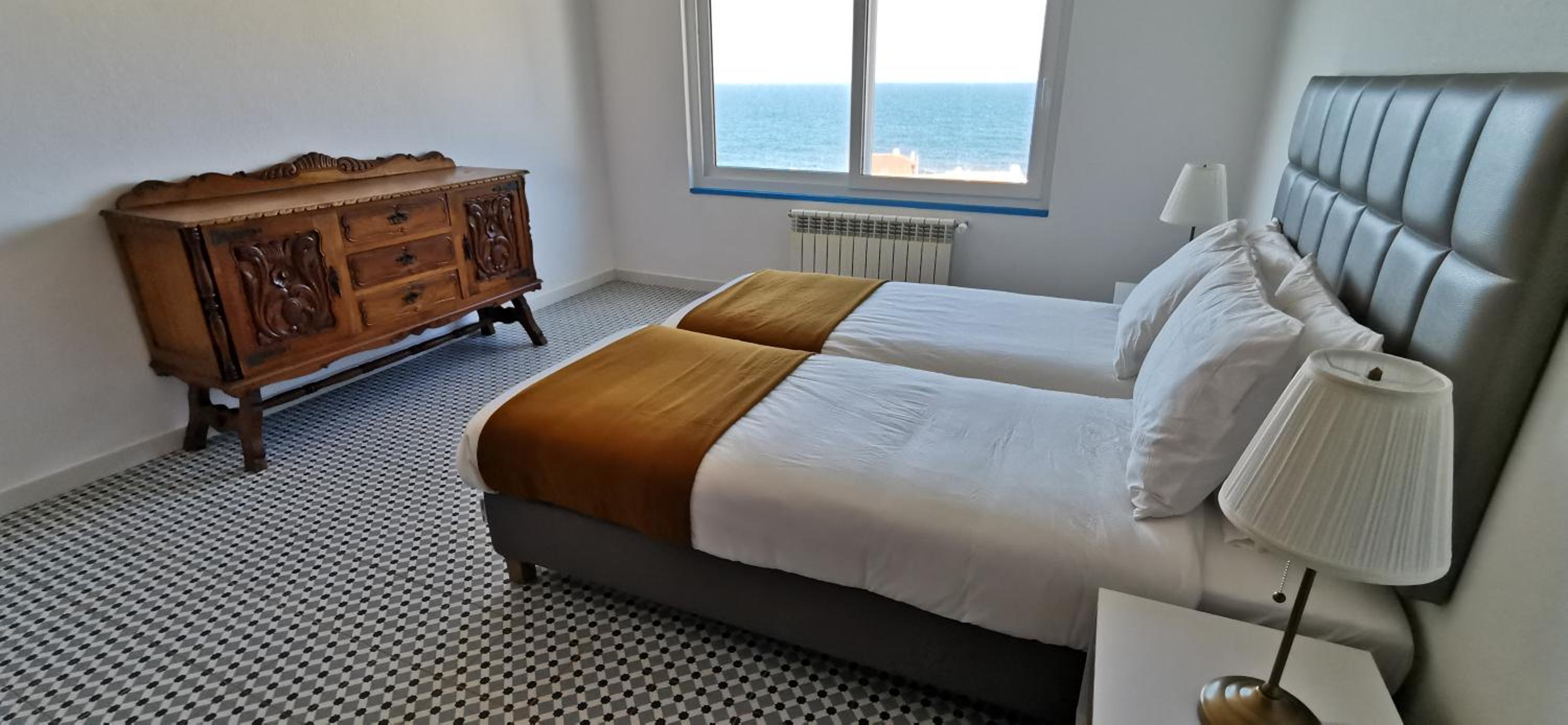 Standard Twin Room with Sea View - Photo 7