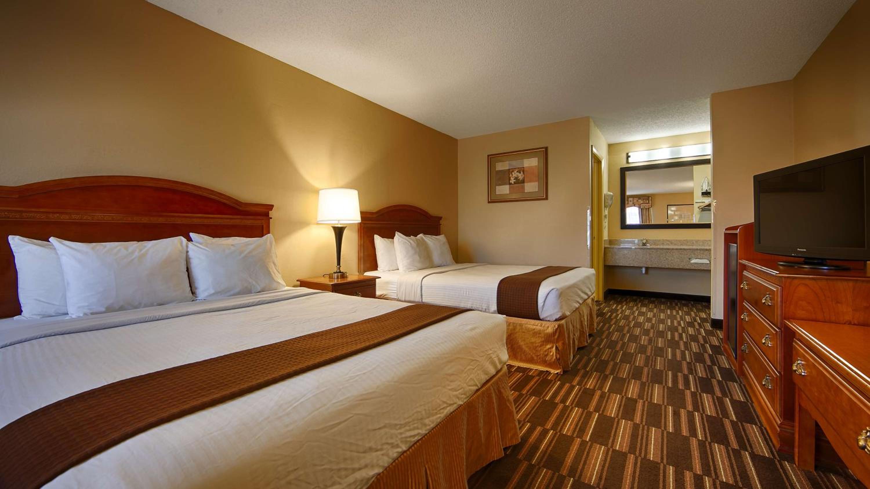 Queen Room With Two Queen Beds - Smoking