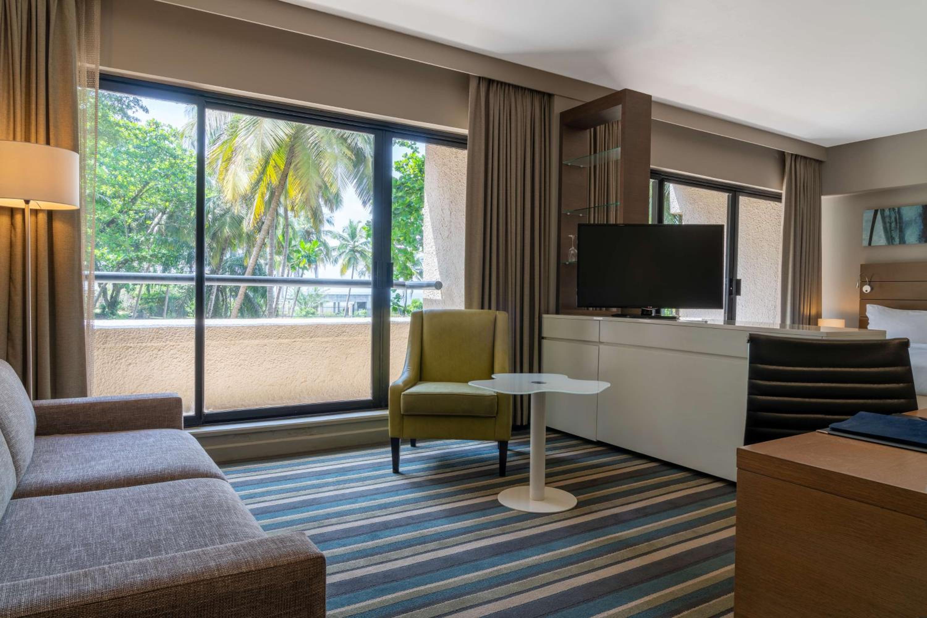 Suite with Balcony and View - Lounge Access
