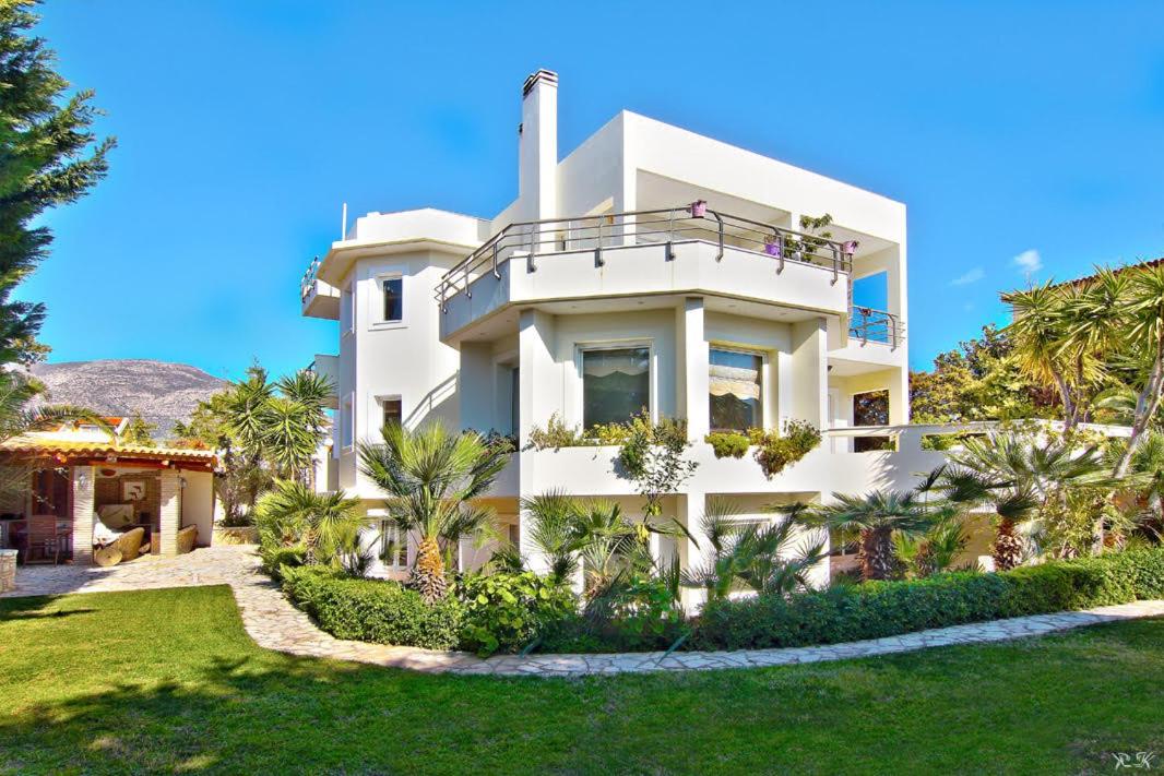 Villa photo 2
