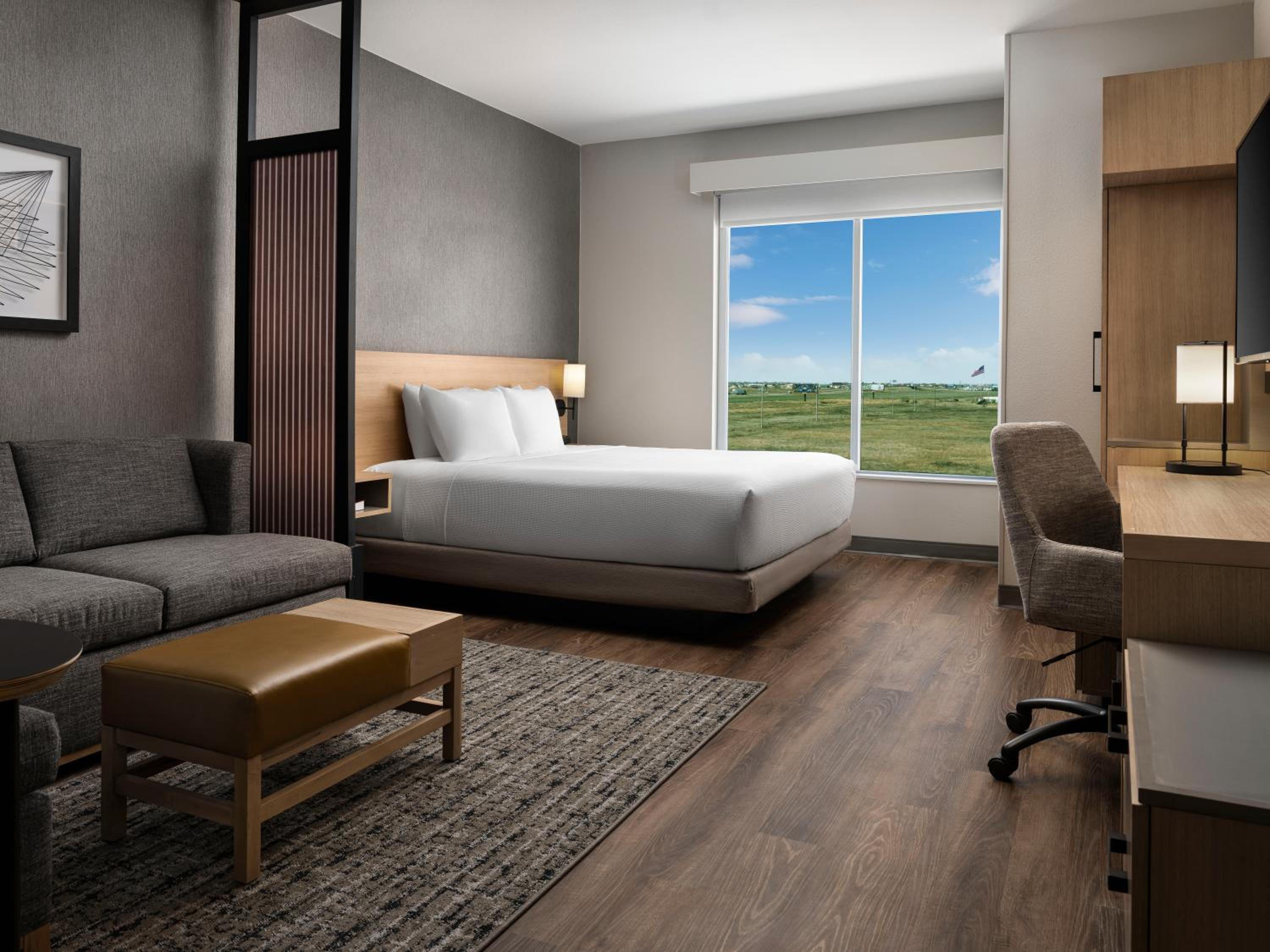 King Room with Sofa Bed - High Floor - Photo 1