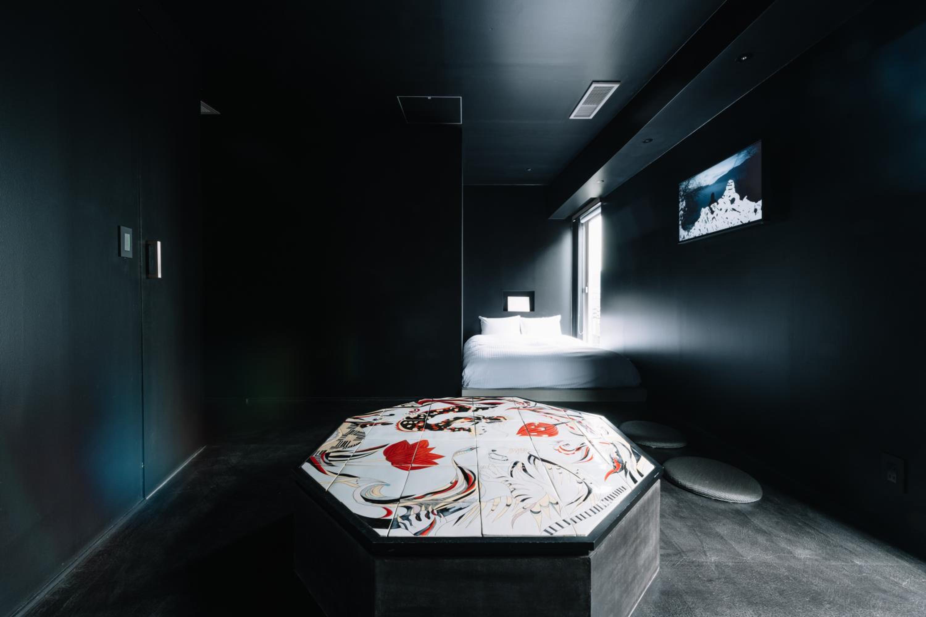 Stillness with Japanese Modern Ceramic “2019/3019” by SHOWKO - Photo 2
