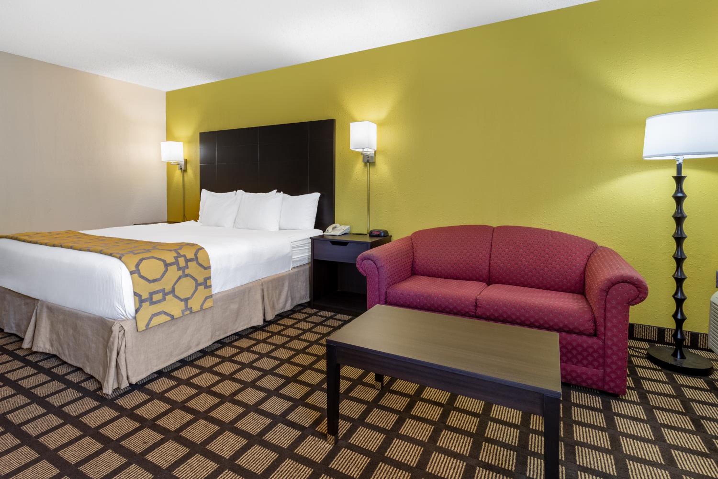 King Room - Non-Smoking - Photo 4