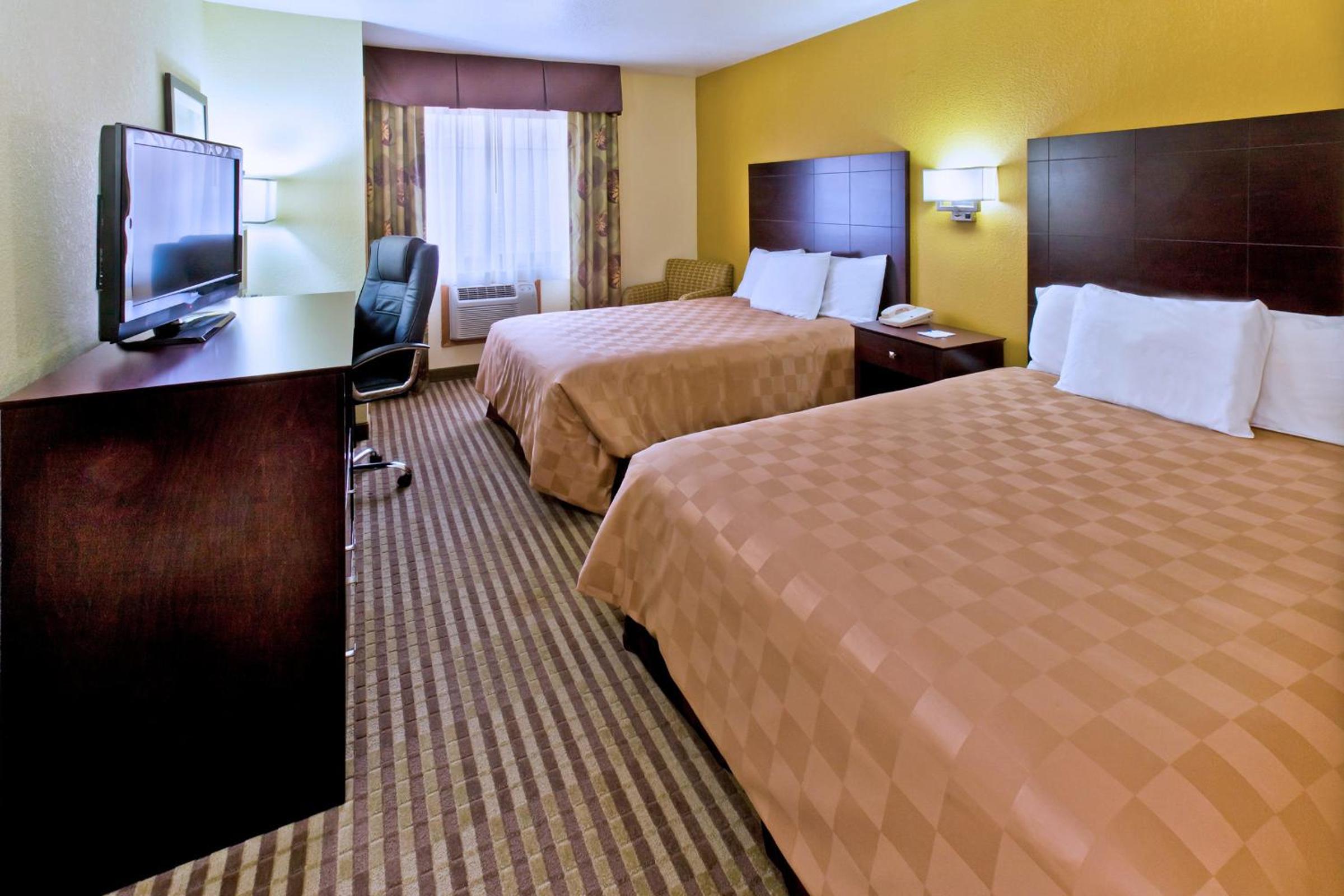 Queen Room with Two Queen Beds - Non-Smoking photo 1