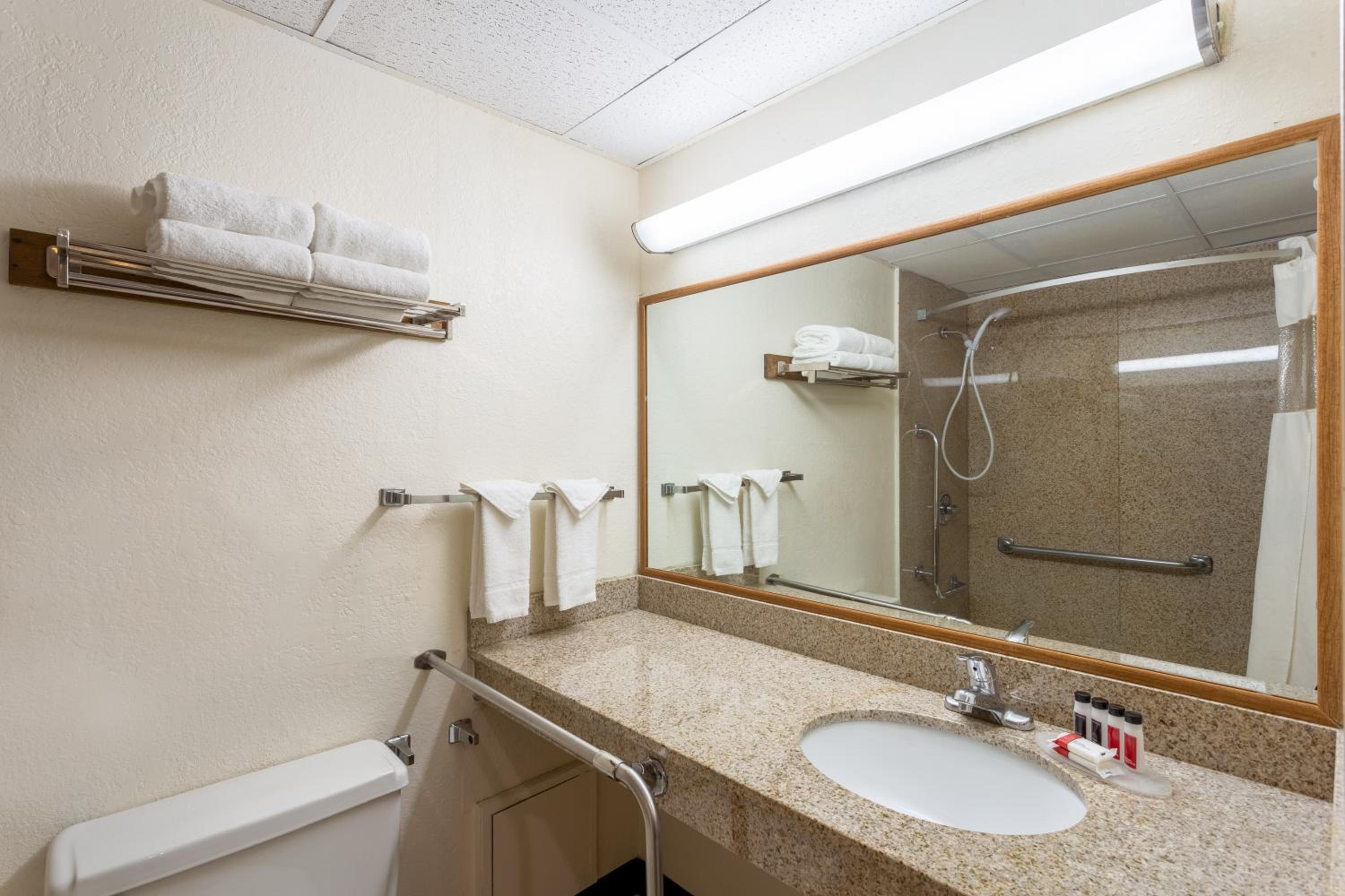 King Room - Non-Smoking - Photo 2