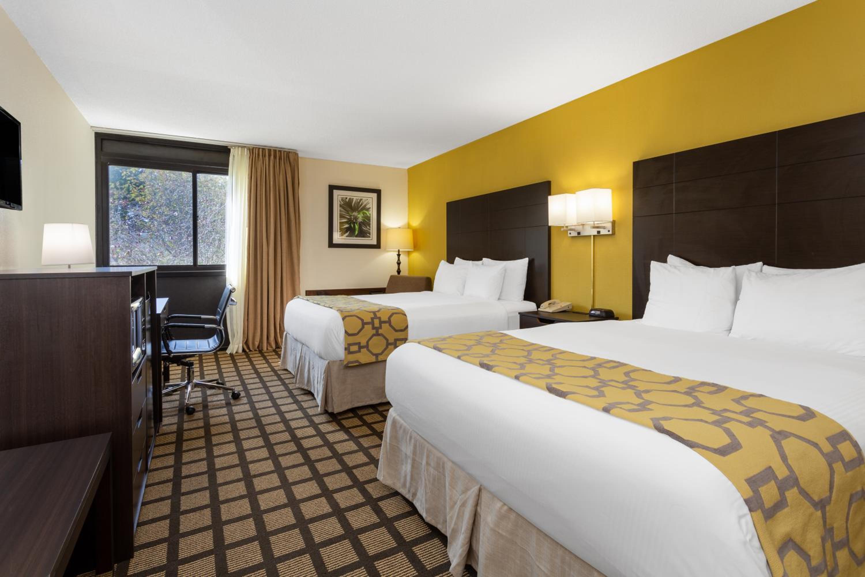 Deluxe Queen Room - Mobility Access/Non-Smoking - Photo 1