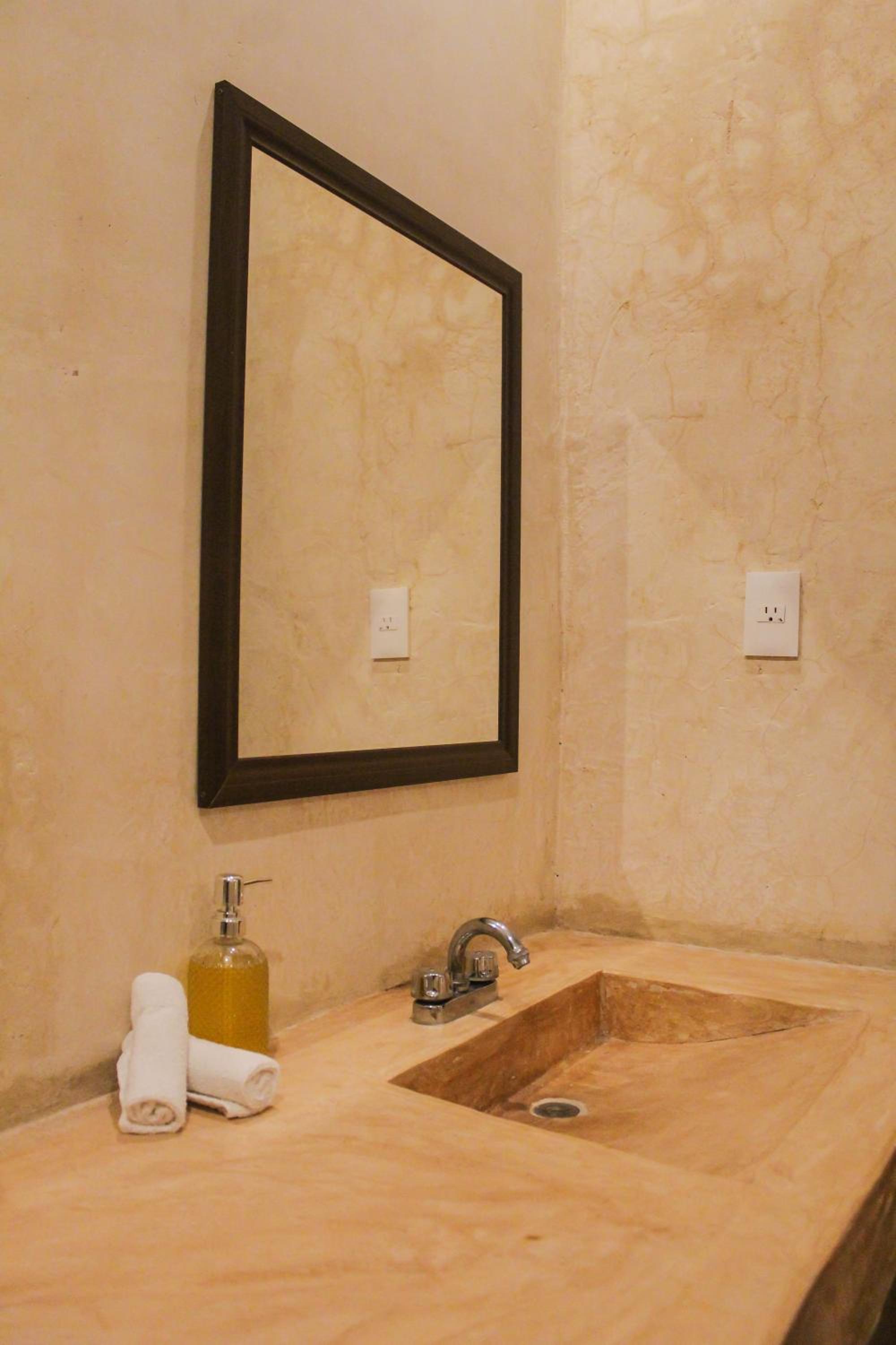 Twin Room - Photo 4