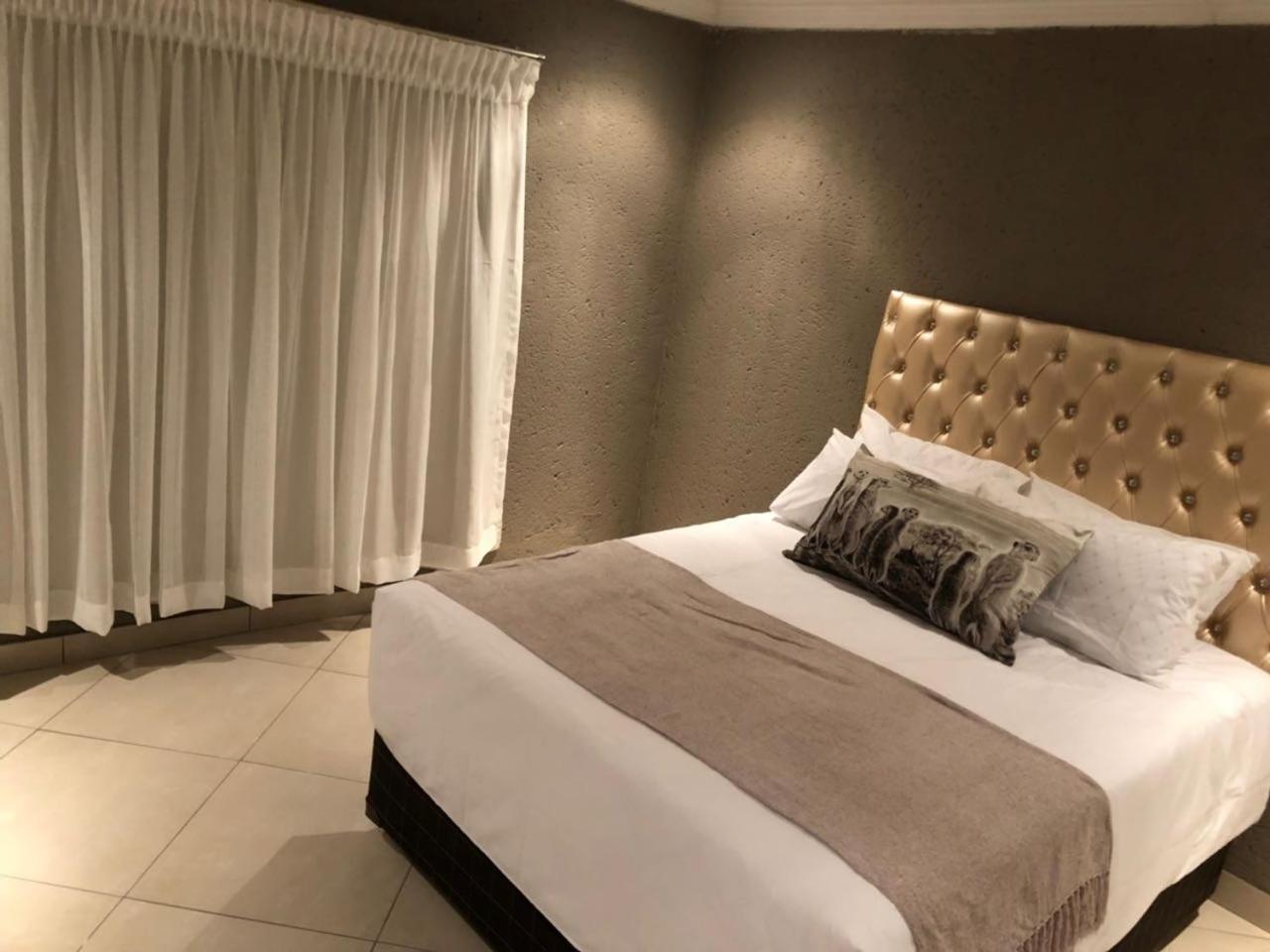Standard Queen Room photo 3