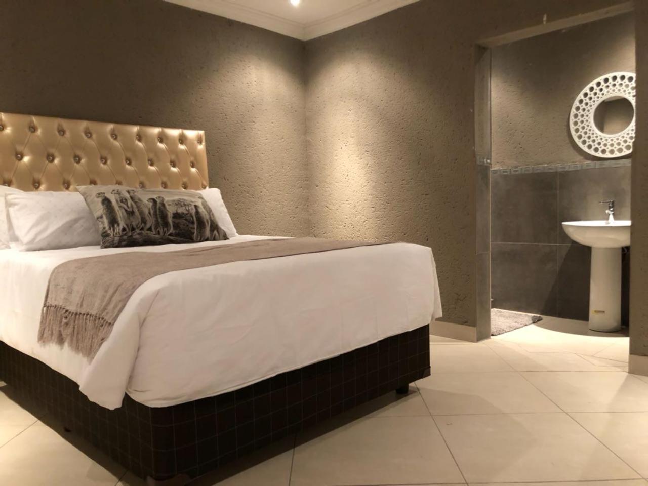 Standard Queen Room photo 1