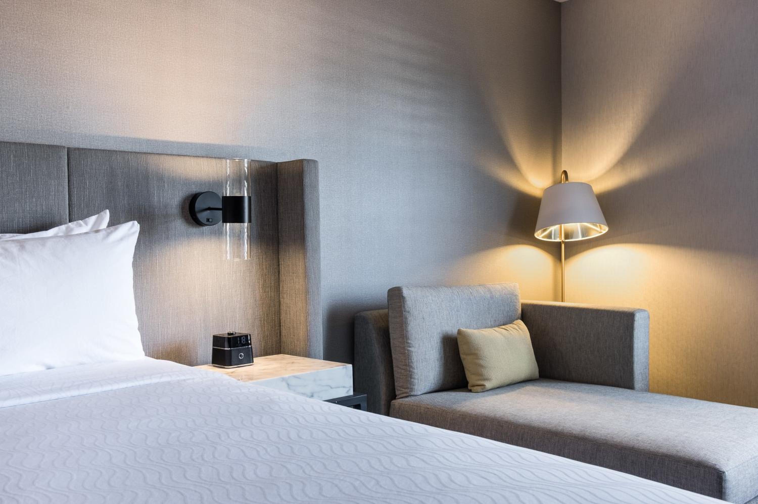 Standard King Room - Photo 10