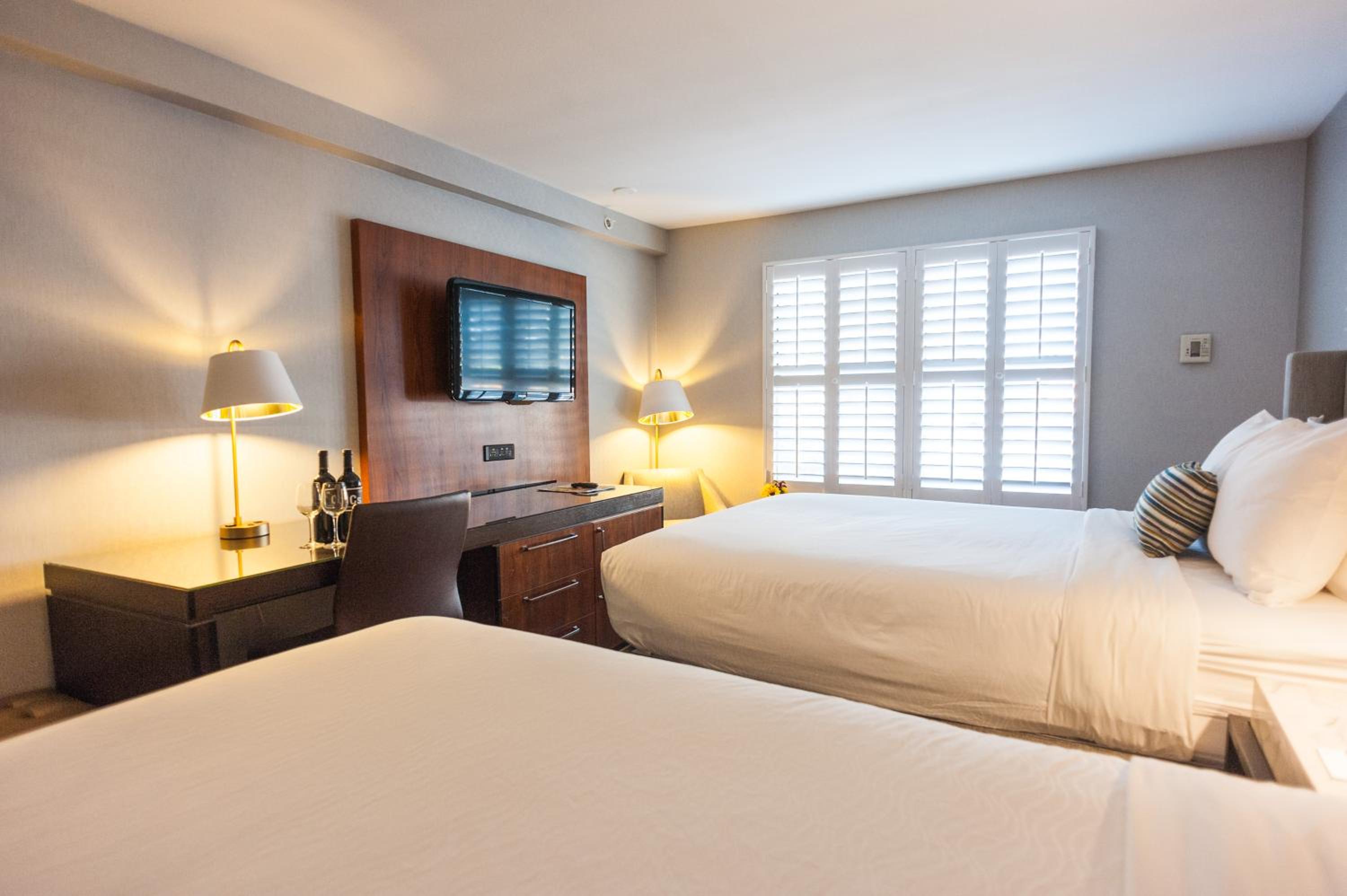 Standard Queen Room with Two Queen Beds and Roll-In Shower - Mobility Access - Photo 1