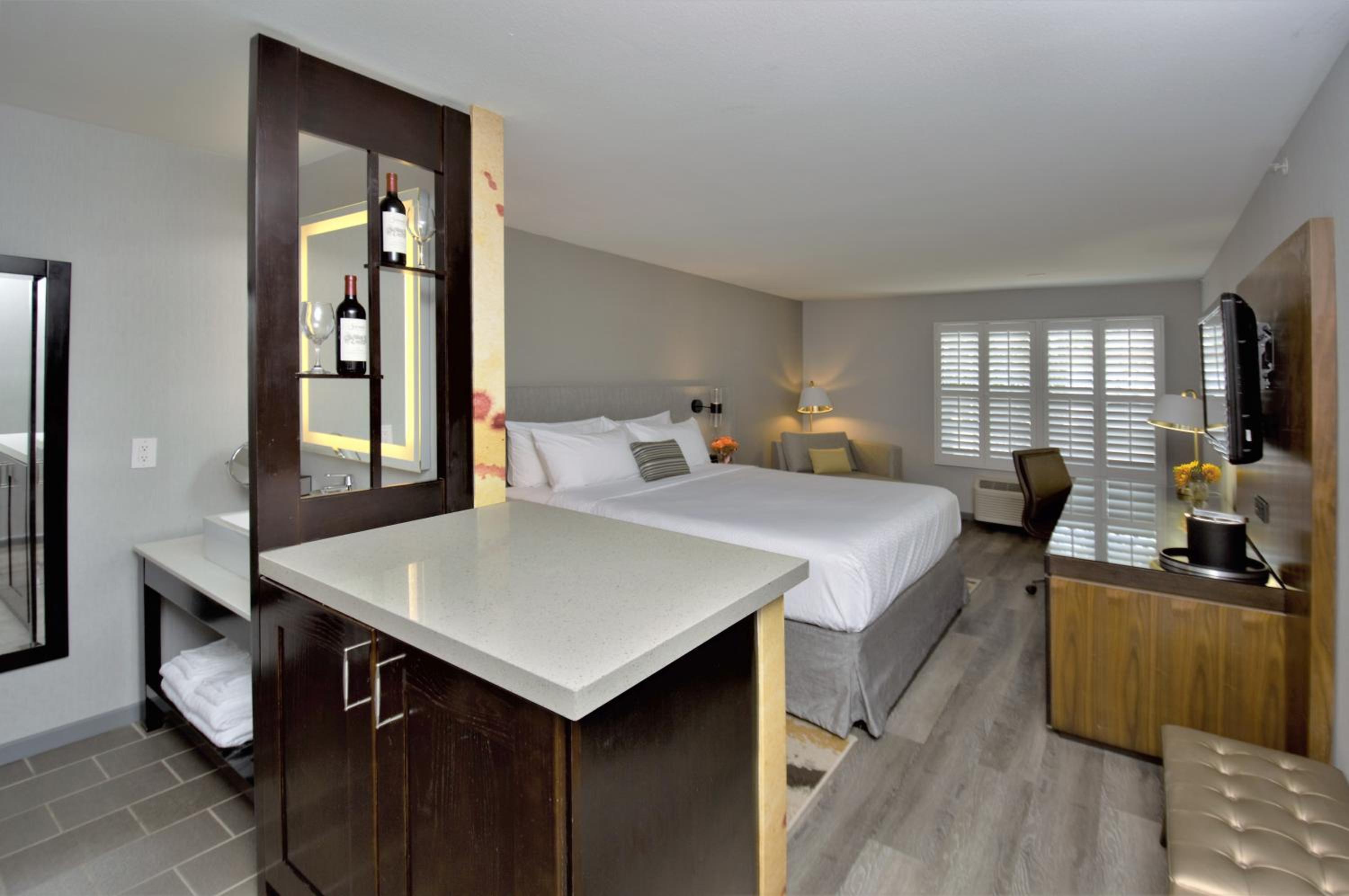 Standard King Room - Photo 2