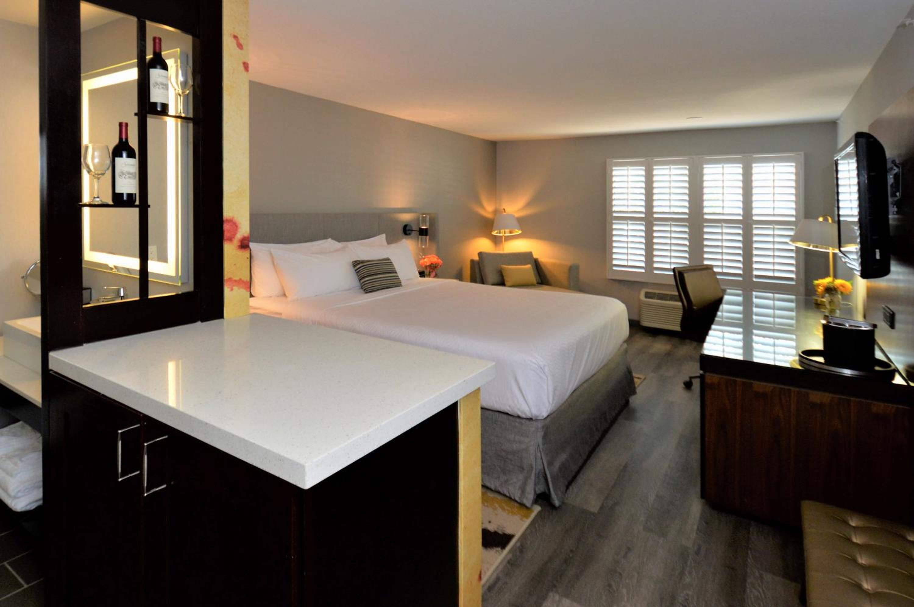 Standard King Room - Photo 1