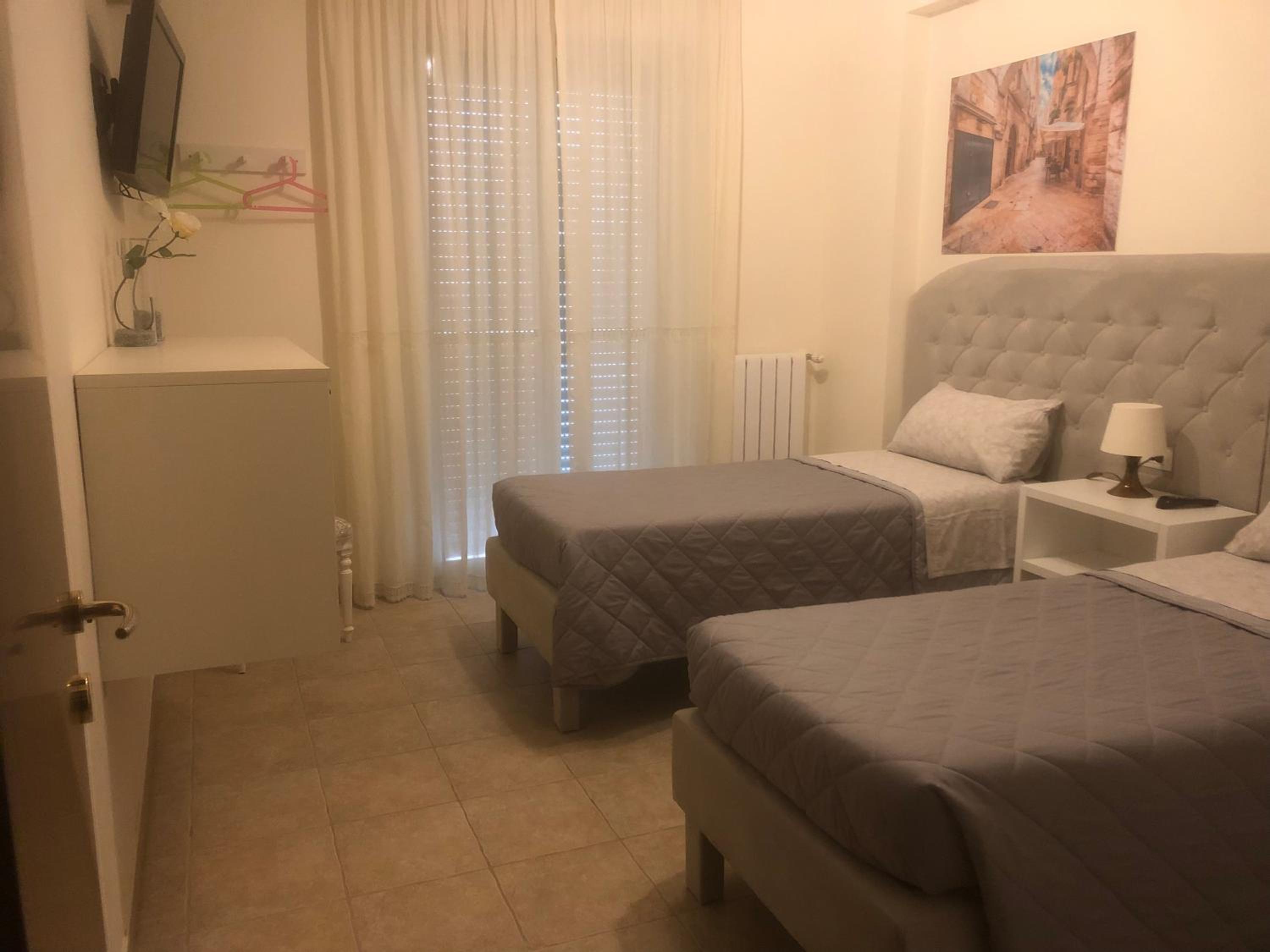 Double Room with Private Bathroom - Photo 7