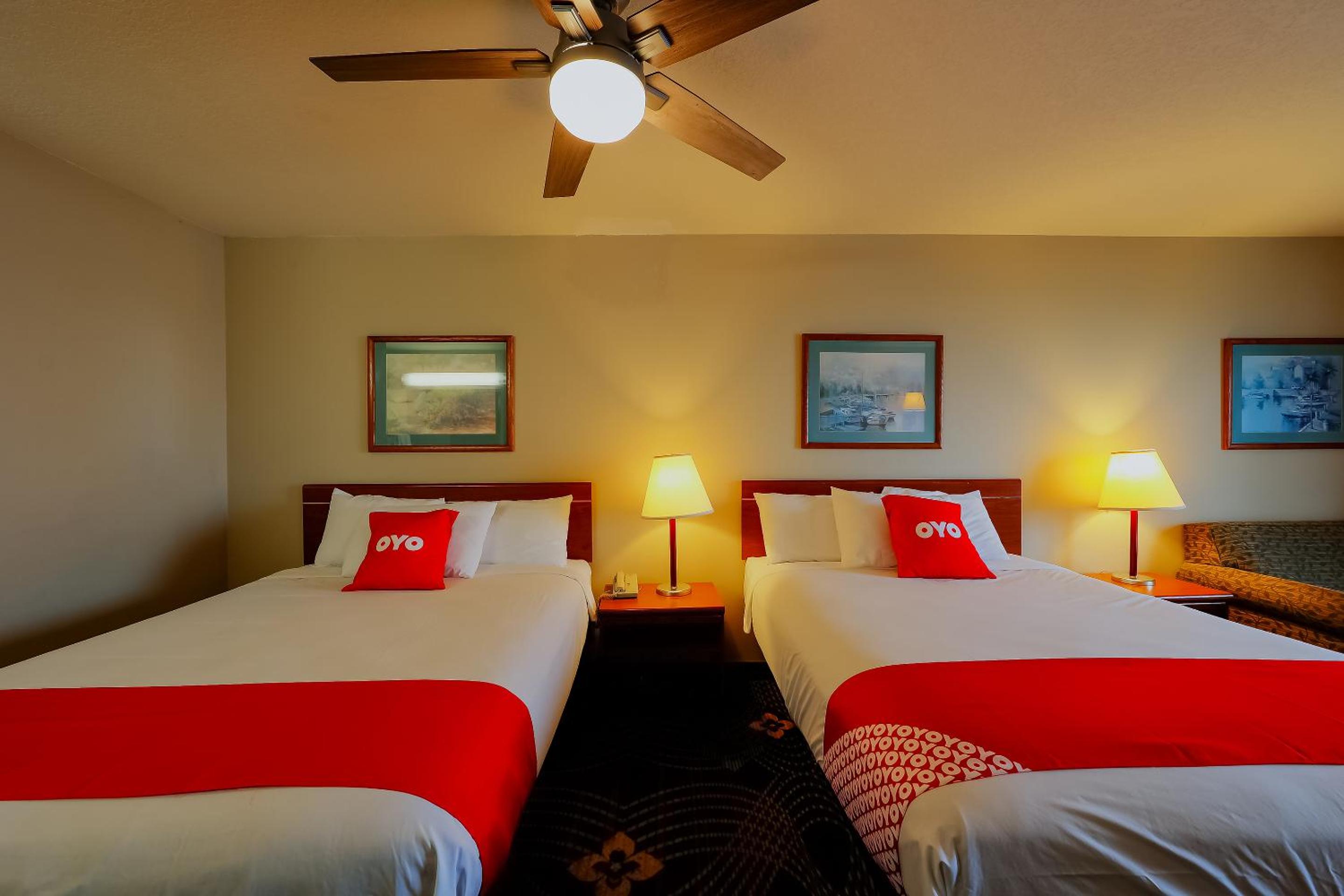 Double Queen Room with Balcony - Ocean view - Photo 1