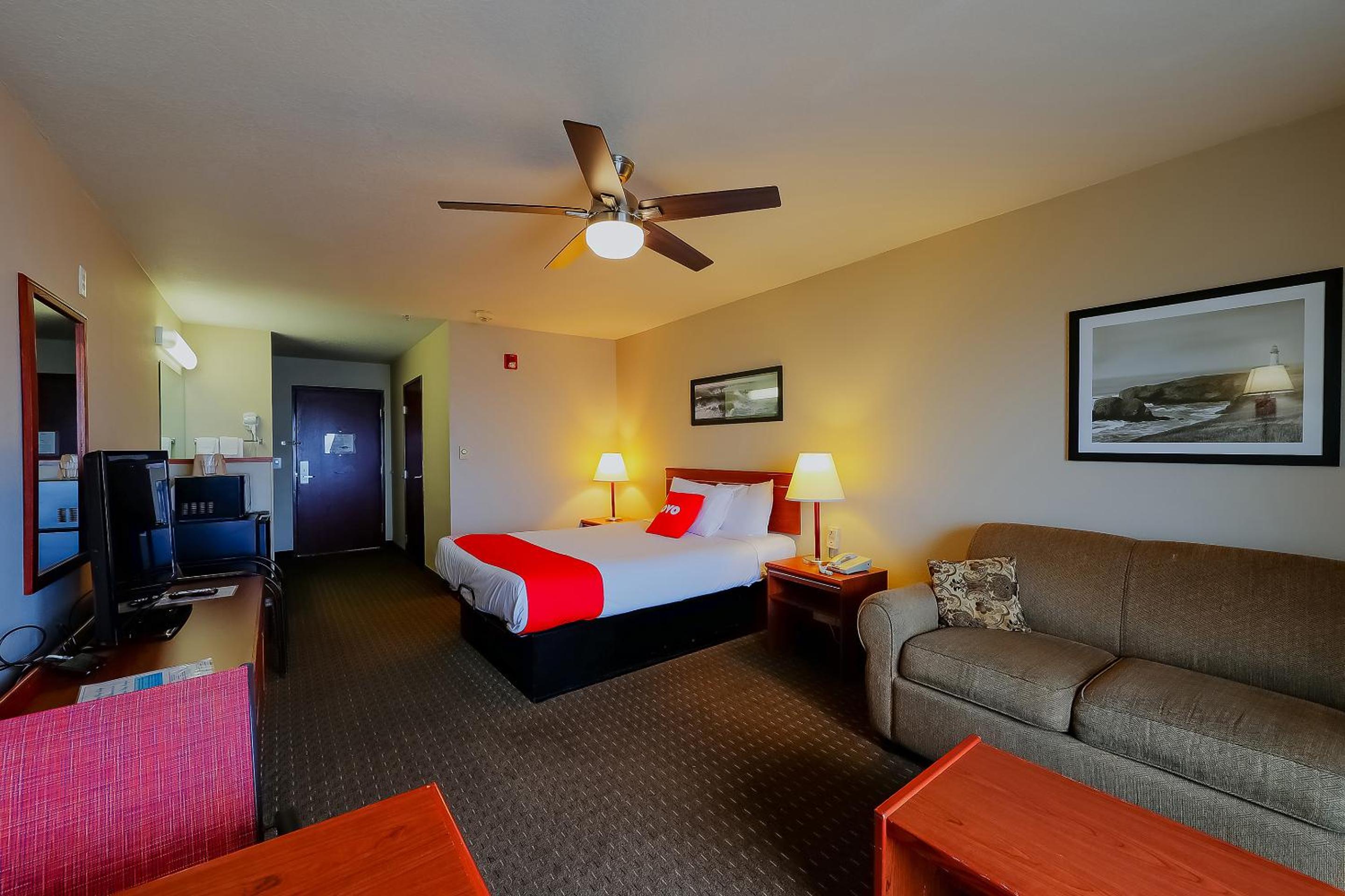 Queen Bed Accessible with Ocean View - Photo 10