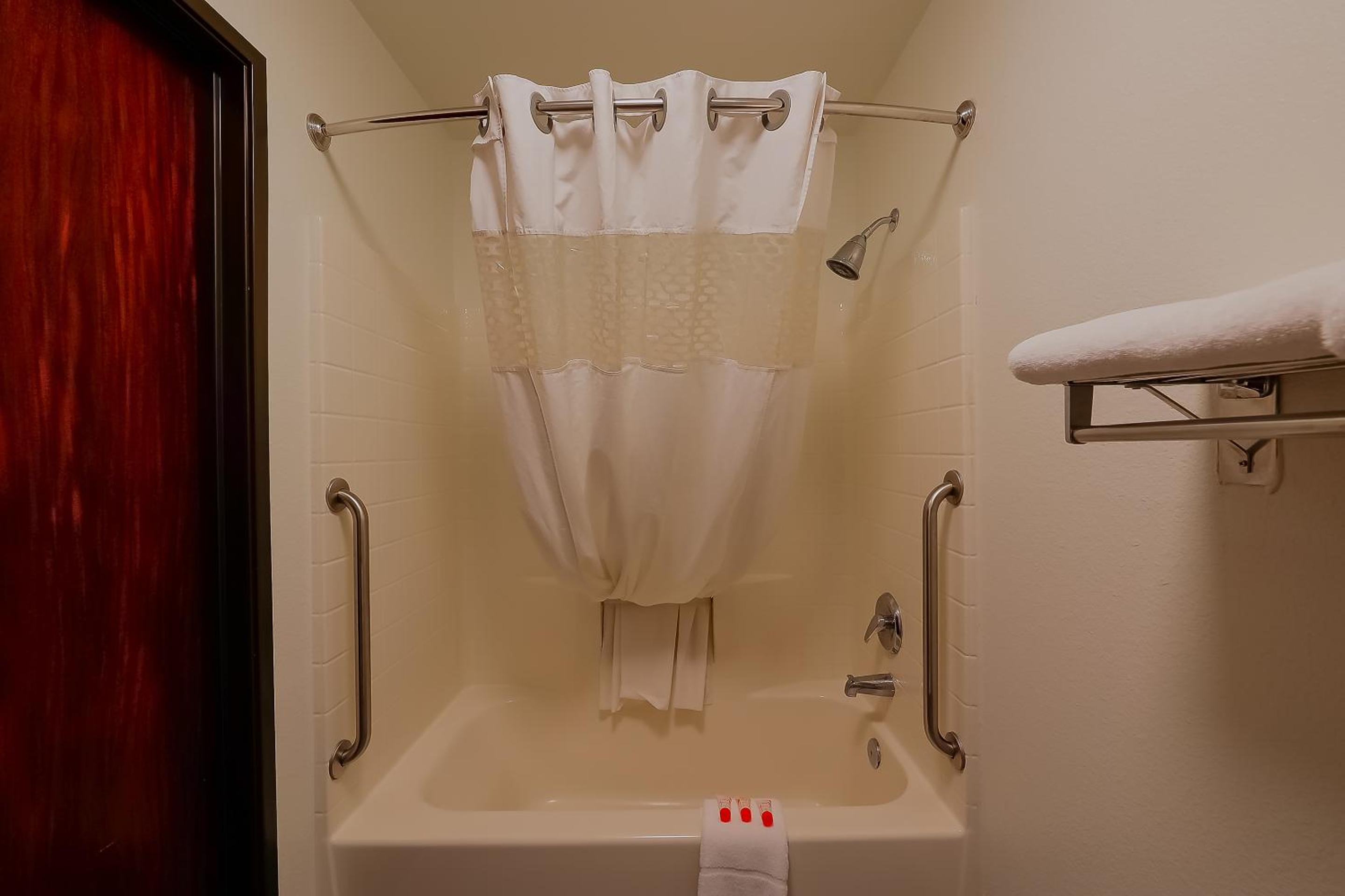Queen Bed Accessible with Ocean View - Photo 2