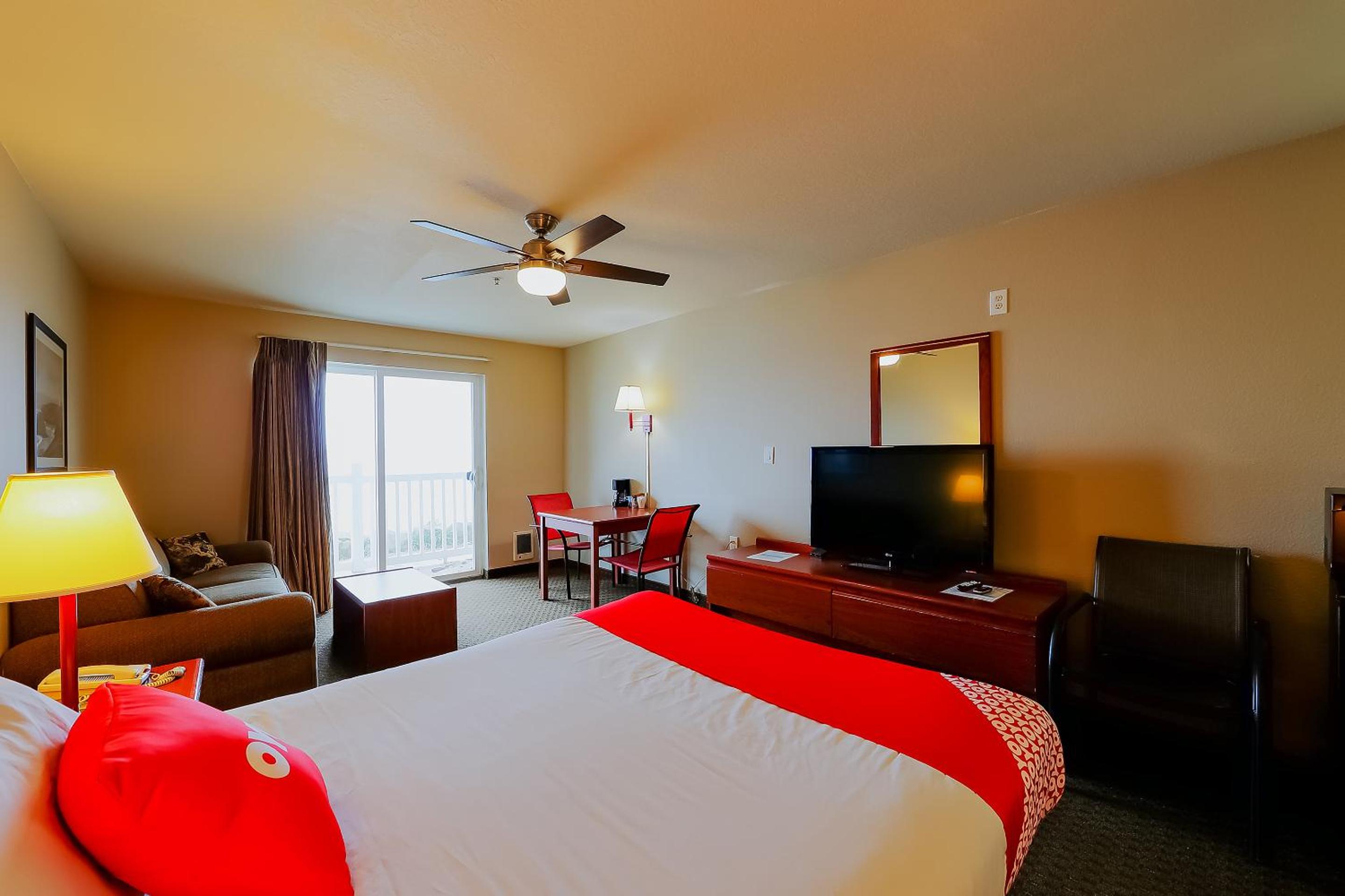 Queen Bed Accessible with Ocean View - Photo 3
