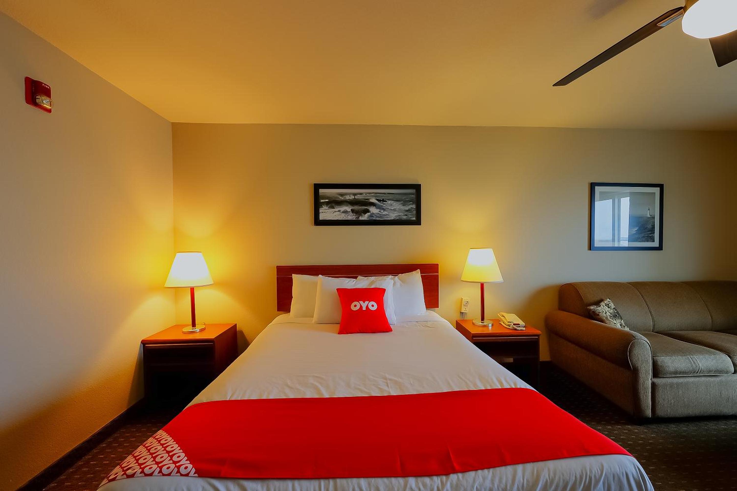Queen Bed Accessible with Ocean View - Photo 8