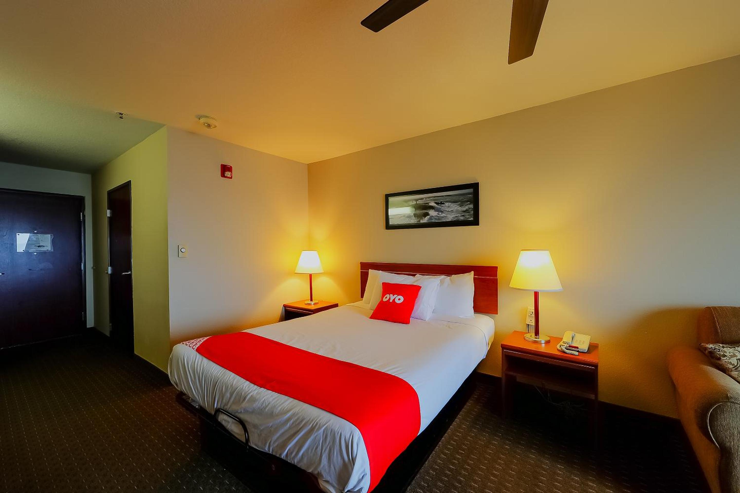 Queen Bed Accessible with Ocean View - Photo 1