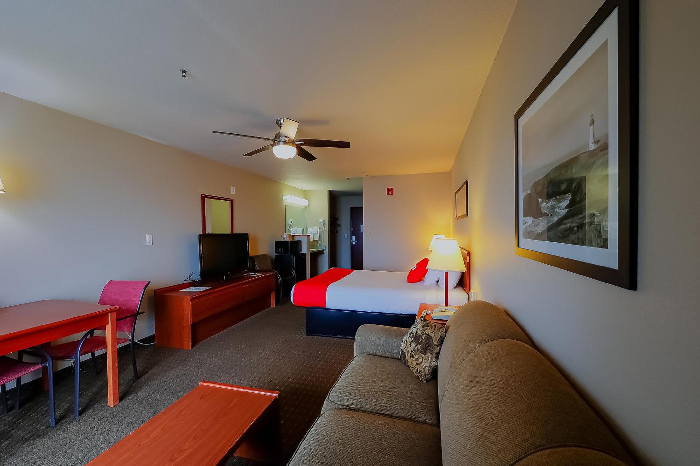 Queen Bed Accessible with Ocean View - Photo 4