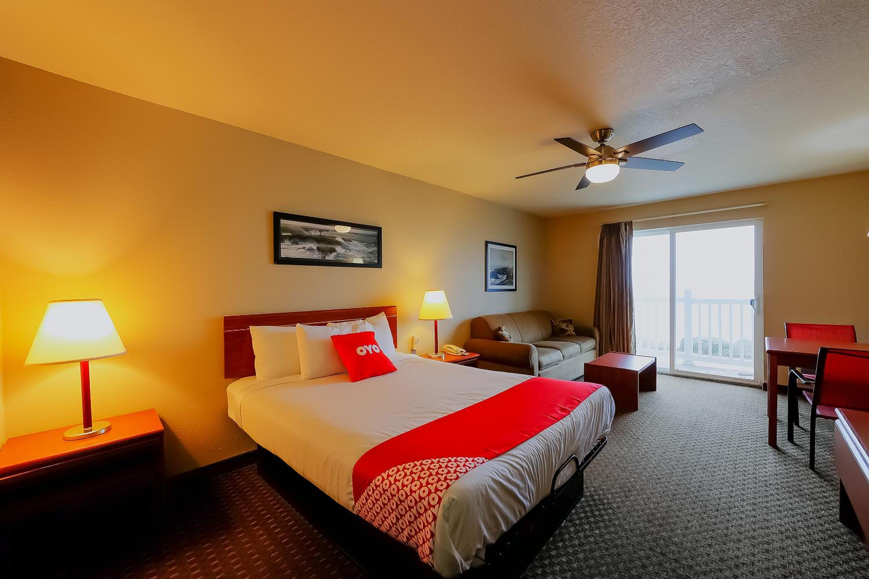 Queen Bed Accessible with Ocean View - Photo 11