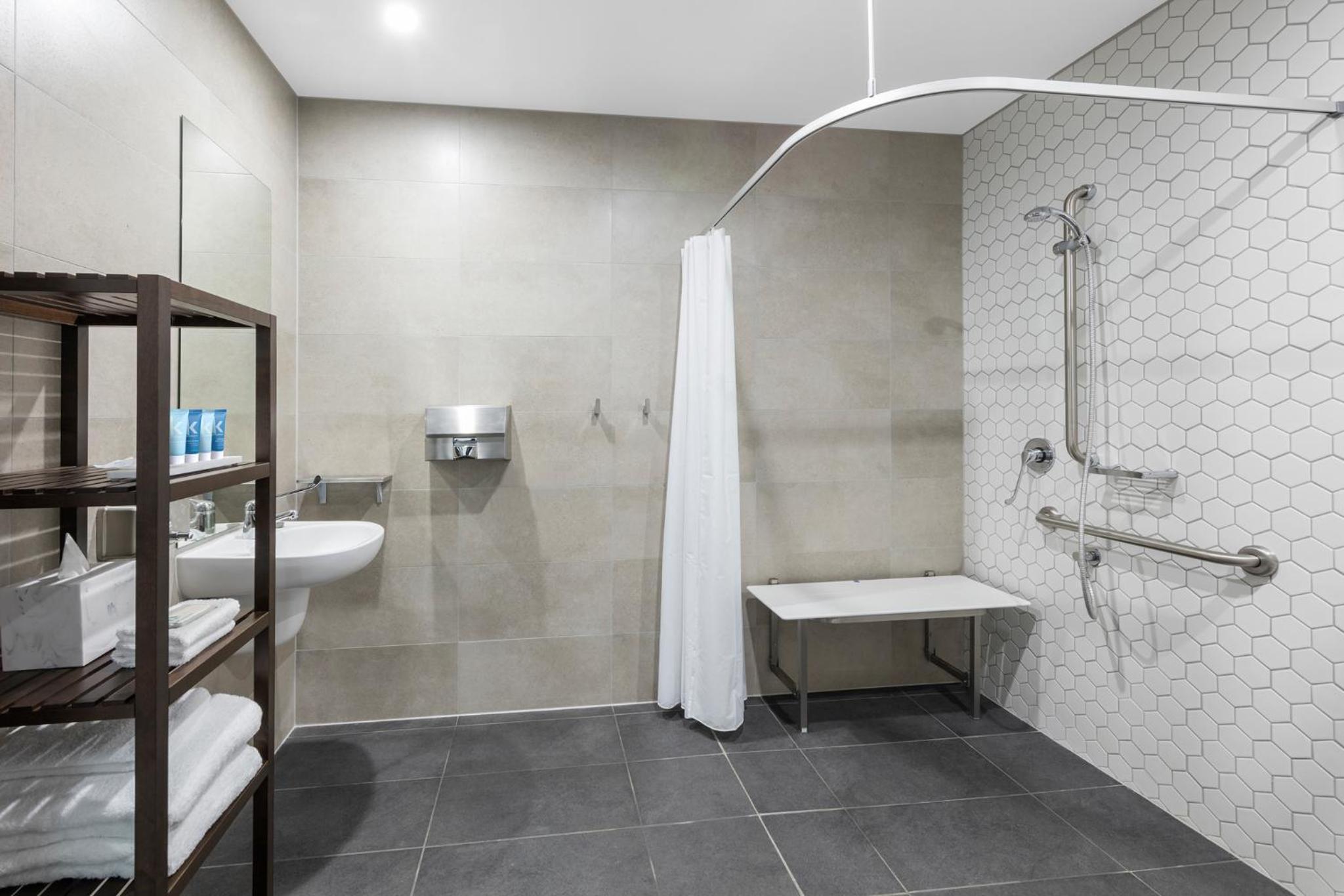 One Bedroom Accessible Suite photo 3