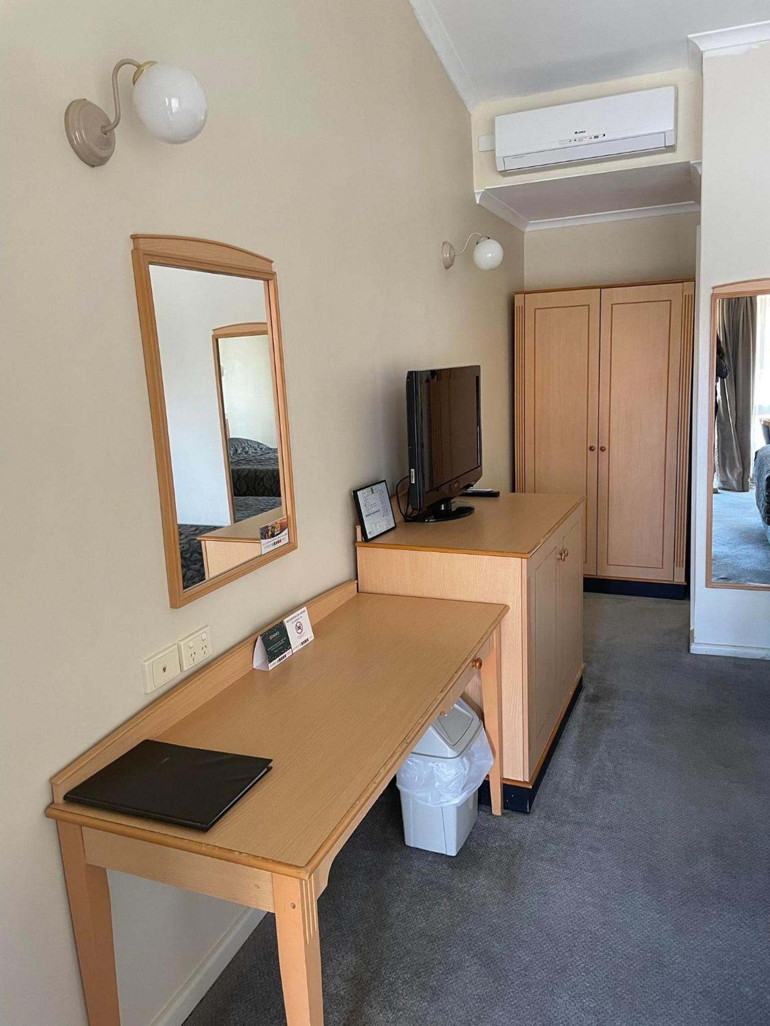 Standard Queen Room