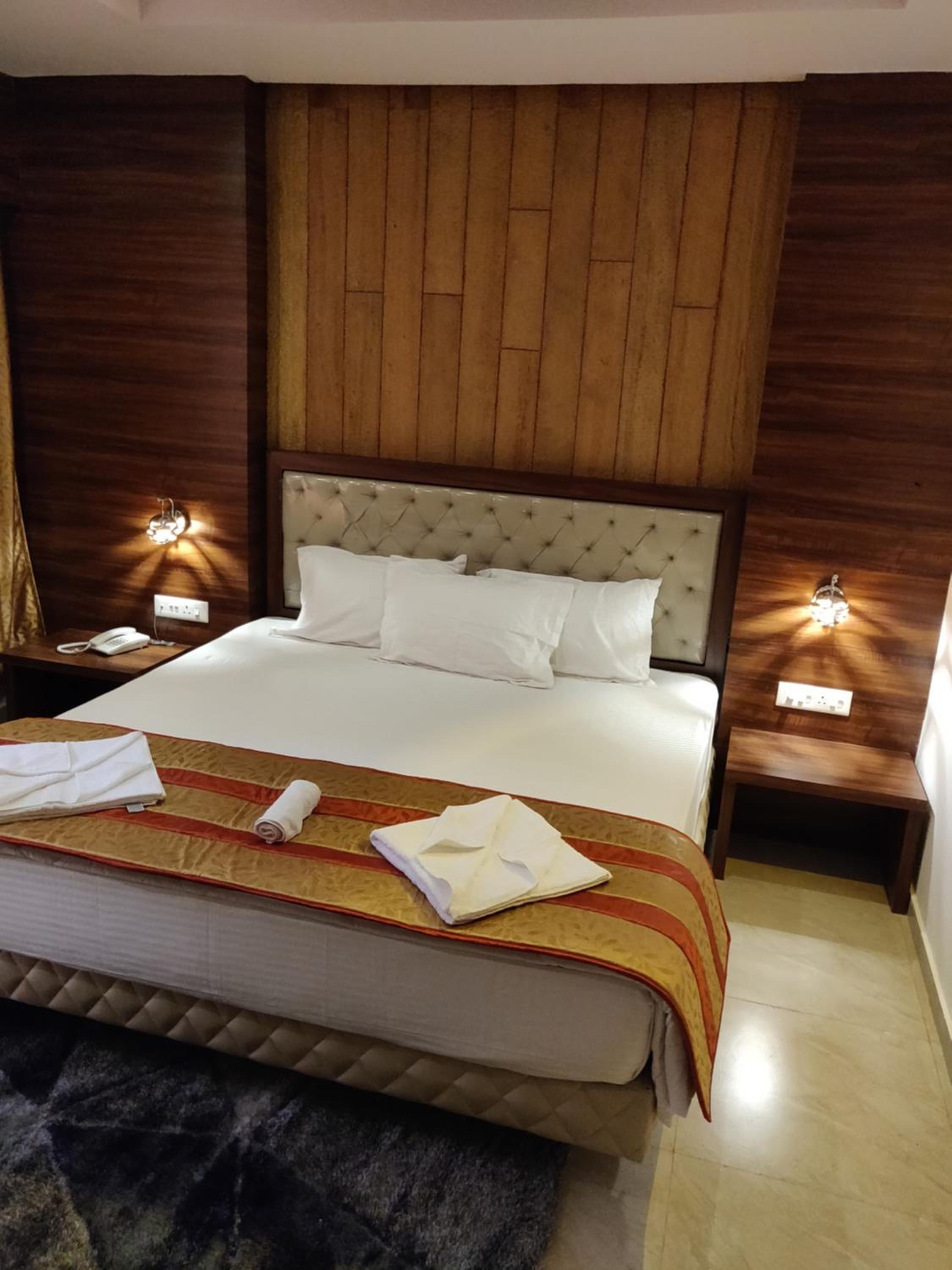 Deluxe Queen Room - Photo 2