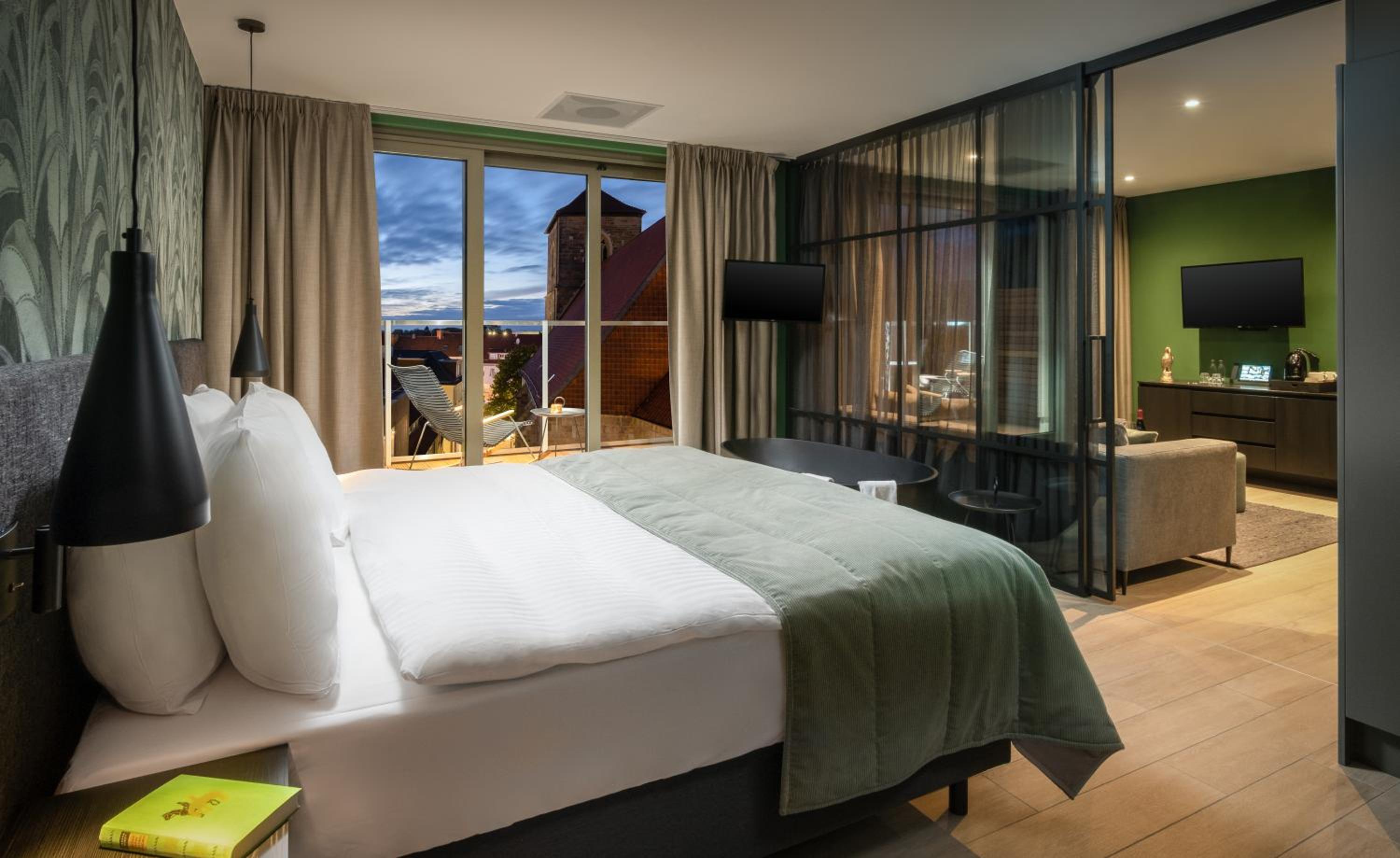 King Suite with Balcony photo 1