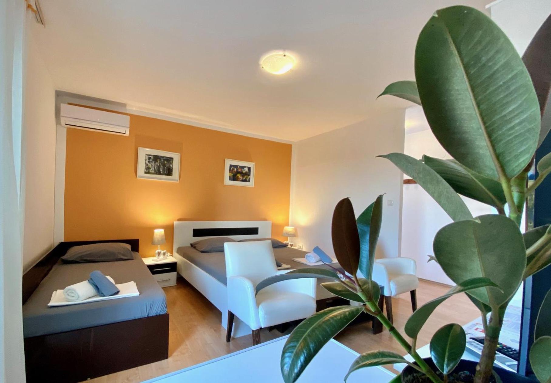 Double Room with Extra Bed photo 1