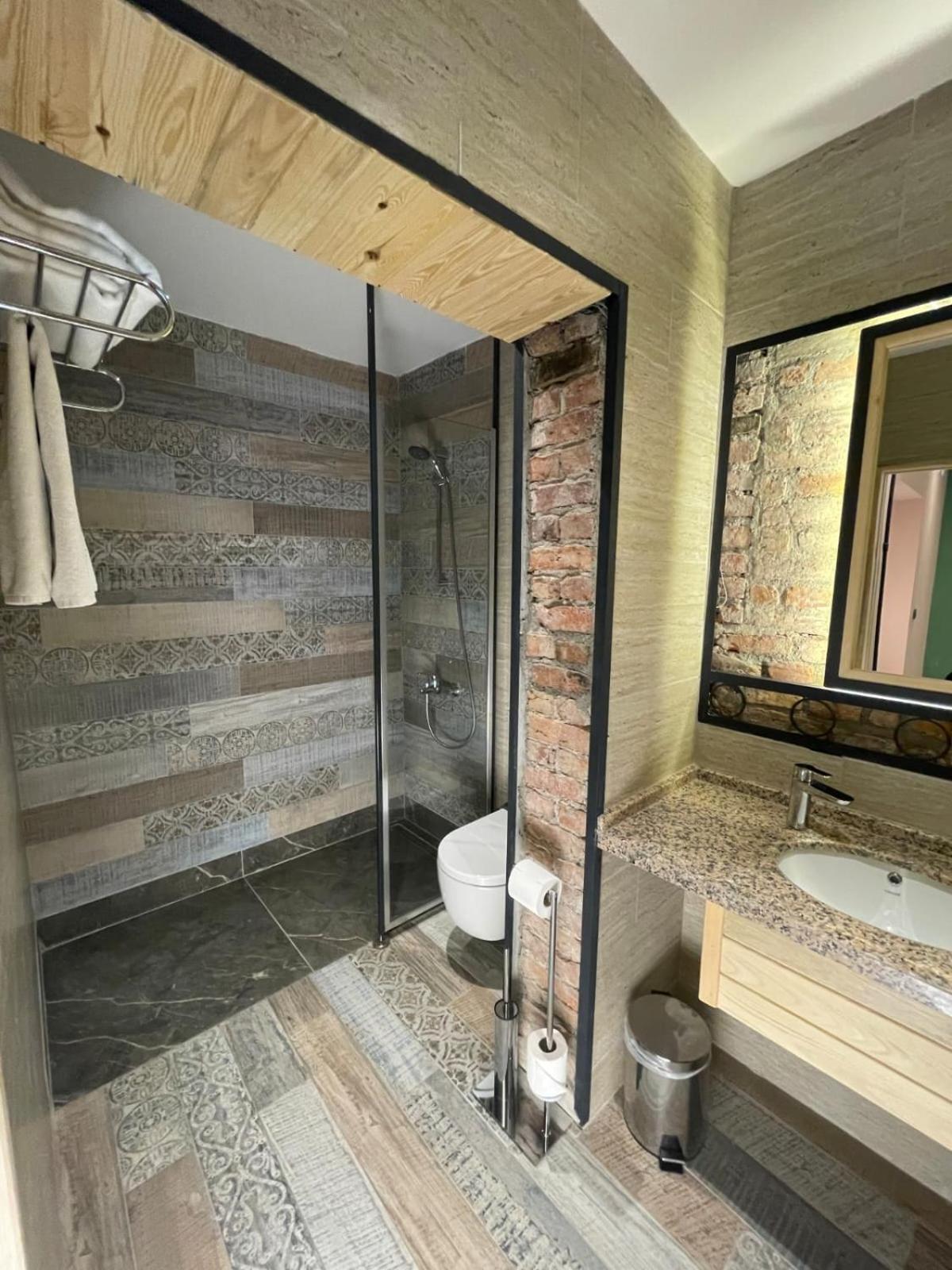 Deluxe Junior Suite - Photo 26