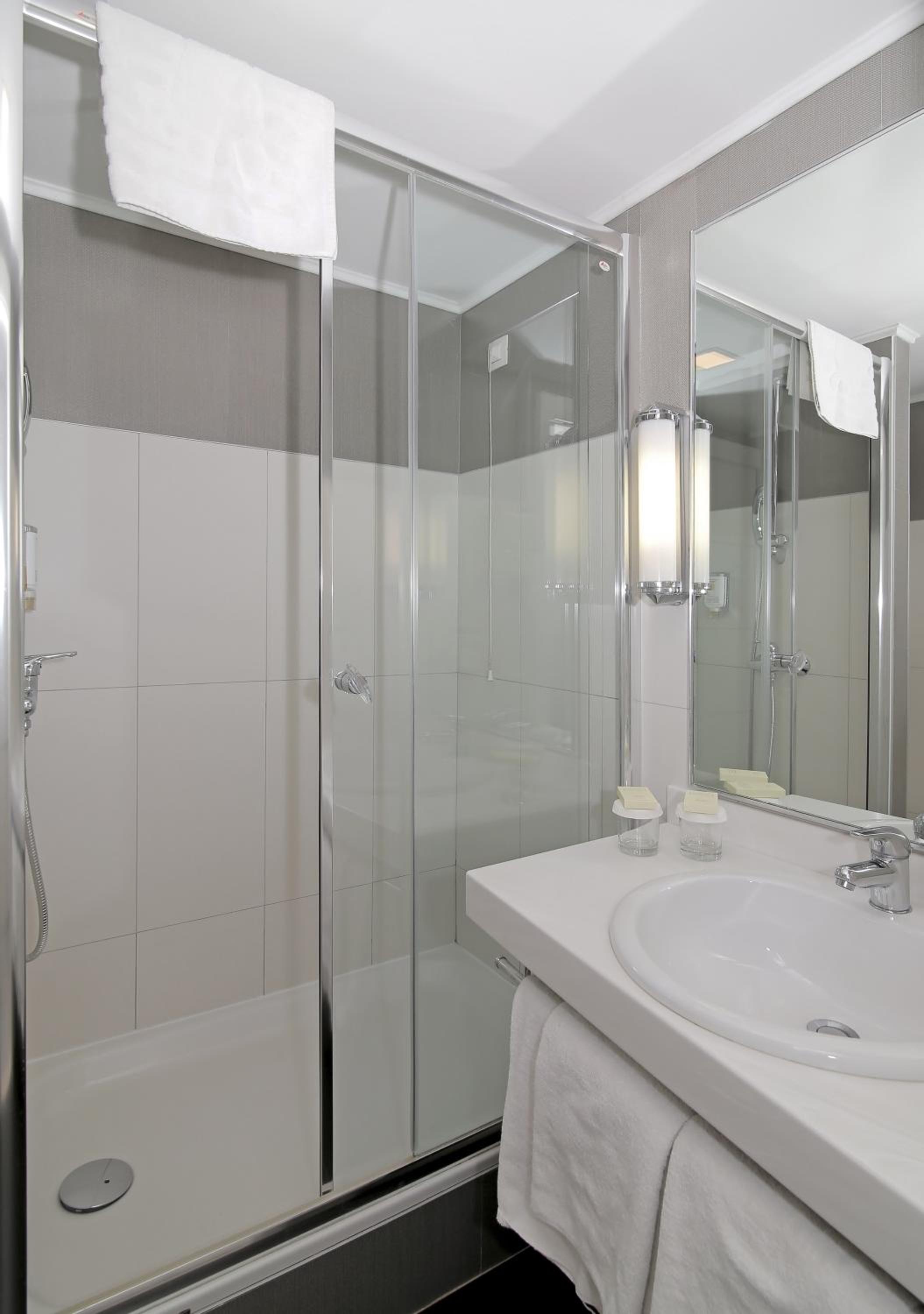 Double or Twin Room - Photo 3