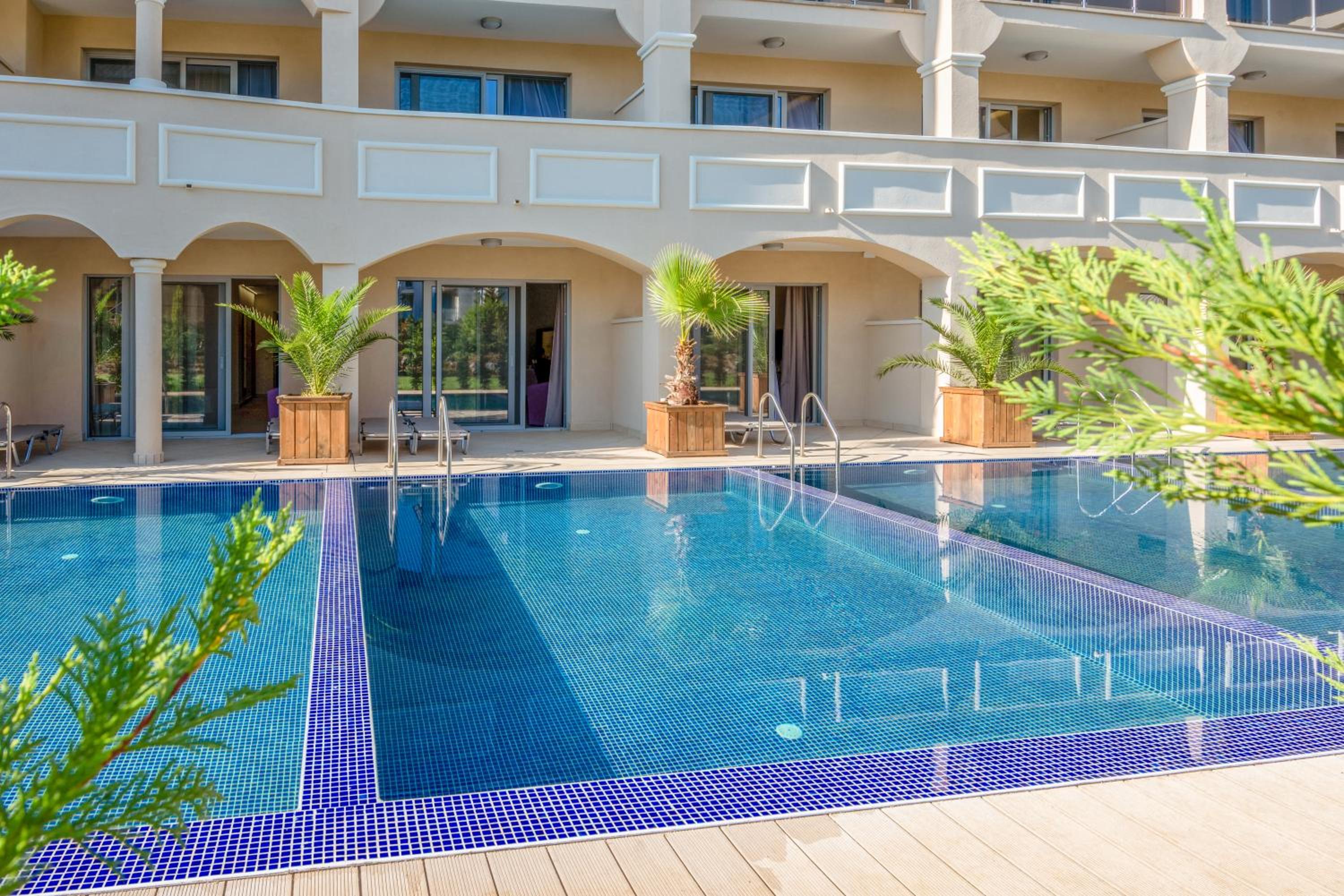 Double or Twin Room with Swimming Pool Access photo 2